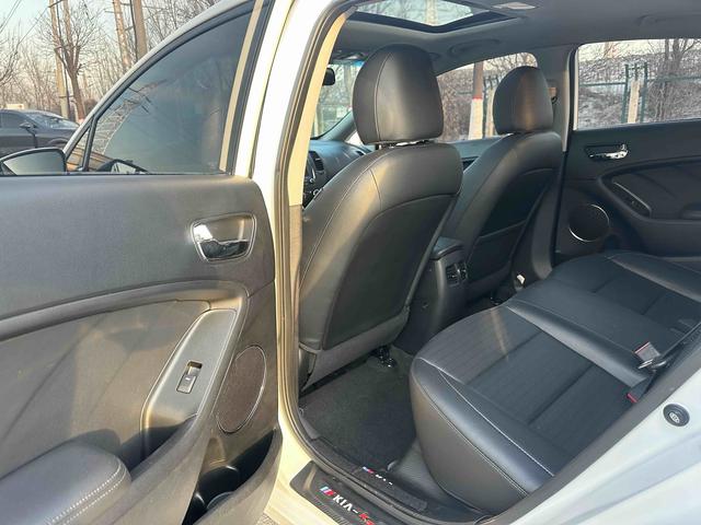 Kia K3 2016 car image #21