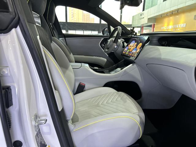 Avatr 11 2023 car image #21