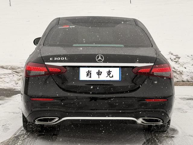 Mercedes-Benz 2022 car image #21