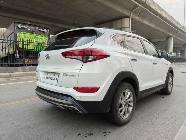 Hyundai Tucson 2016 car image #21