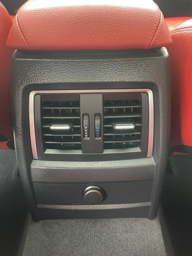 BMW 3 Series 2019 car image #21