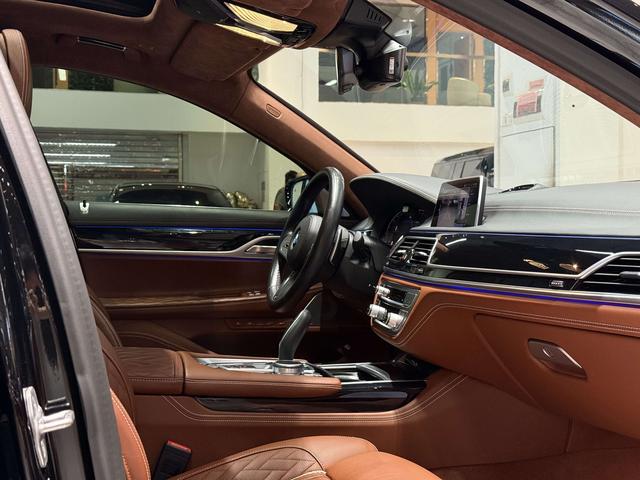 BMW 7 Series 2021 car image #21