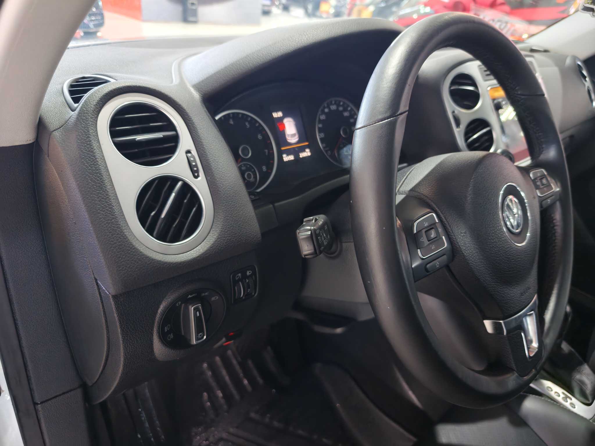 Volkswagen Tiguan 2016 car image #21