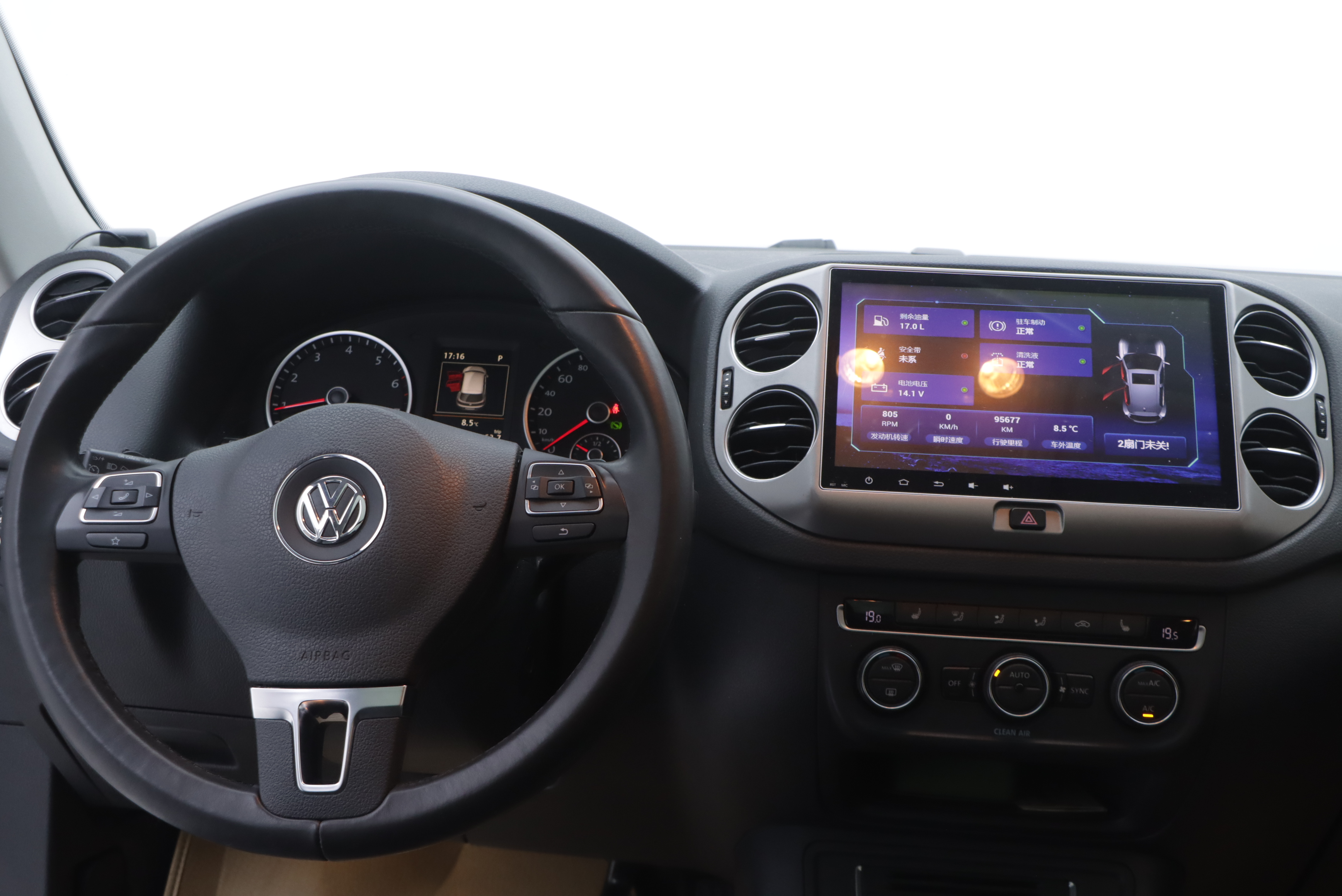 Volkswagen Tiguan 2016 car image #21