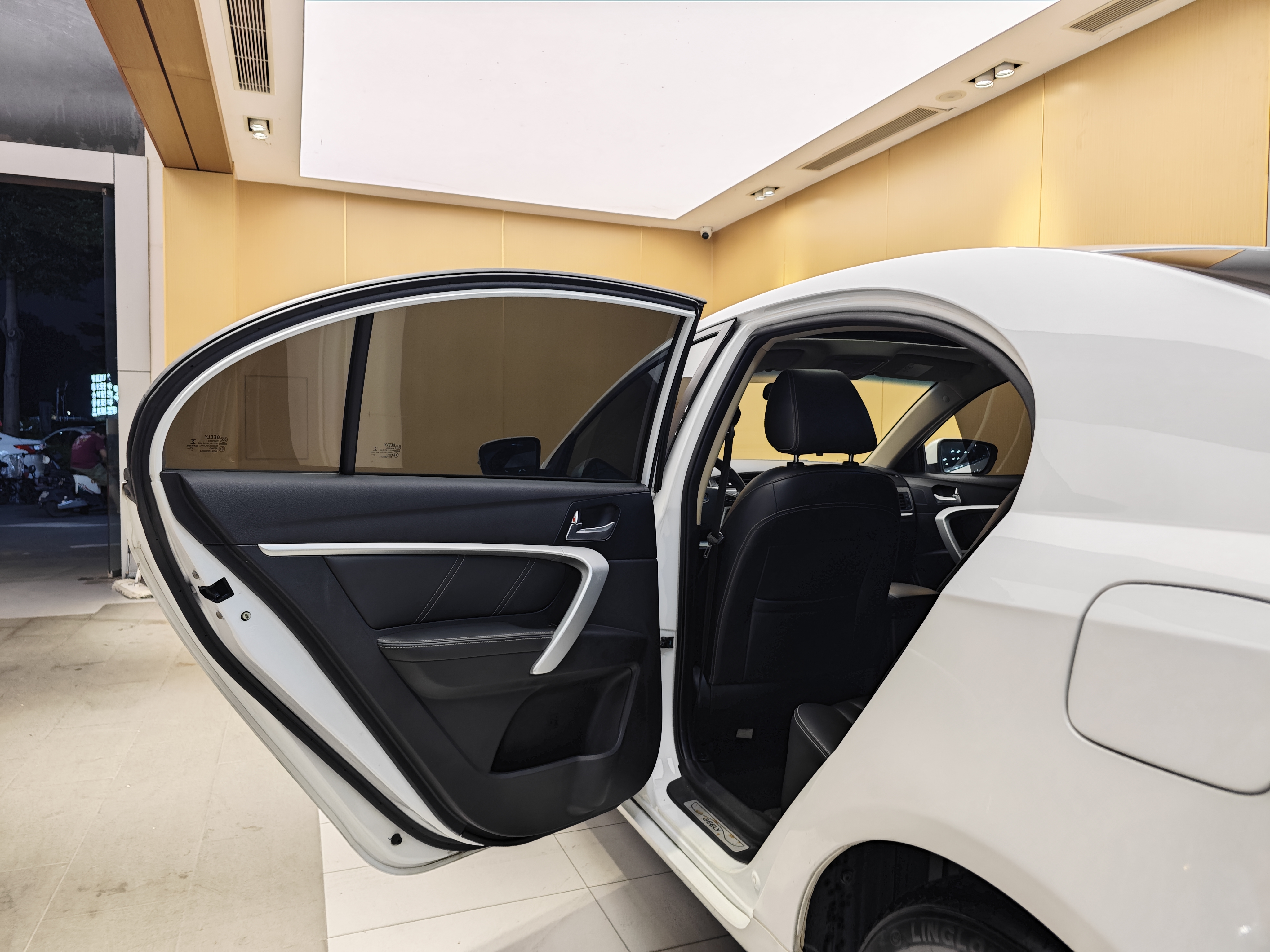 GEELY Emgrand 2018 car image #21