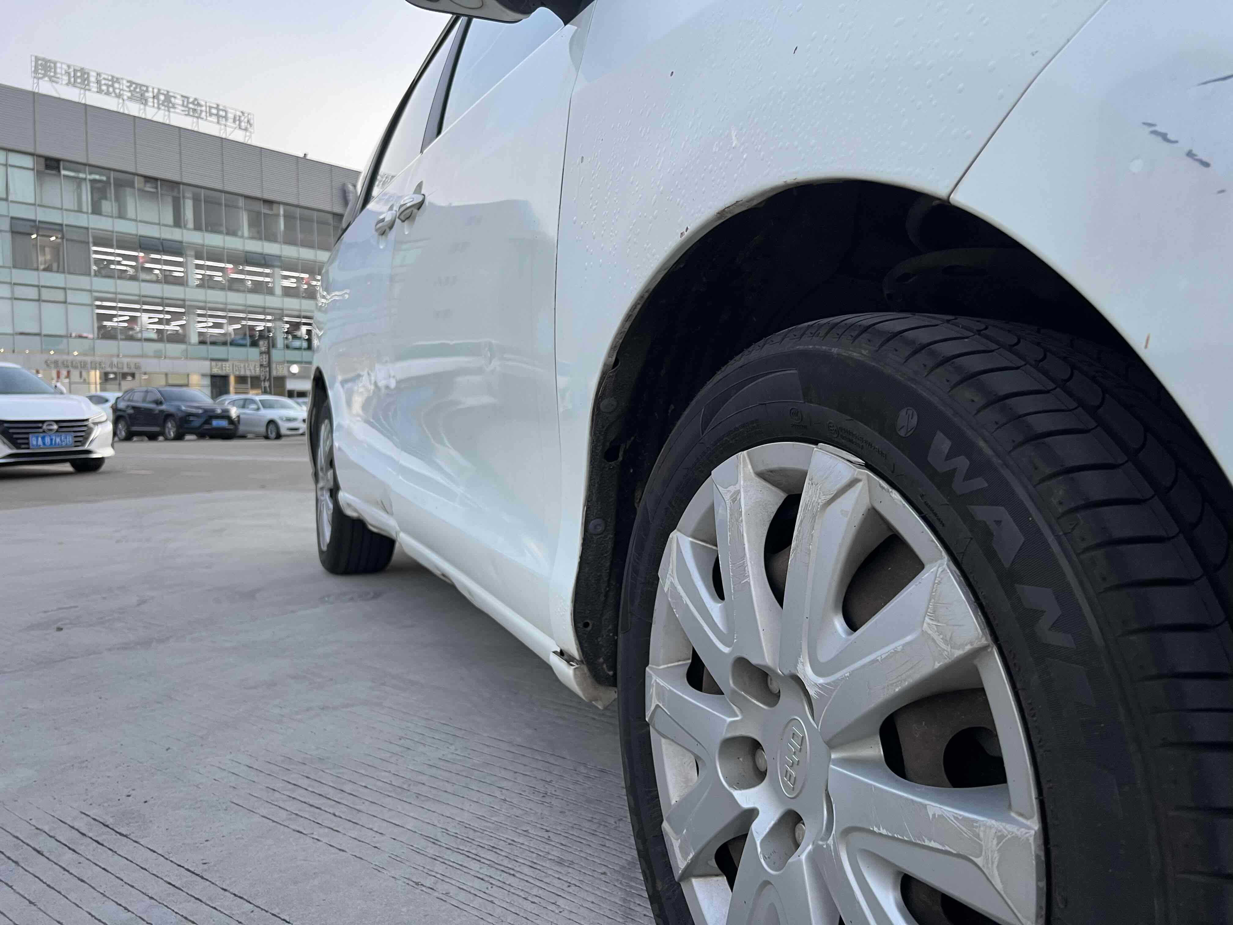 BYD M6 2014 car image #21