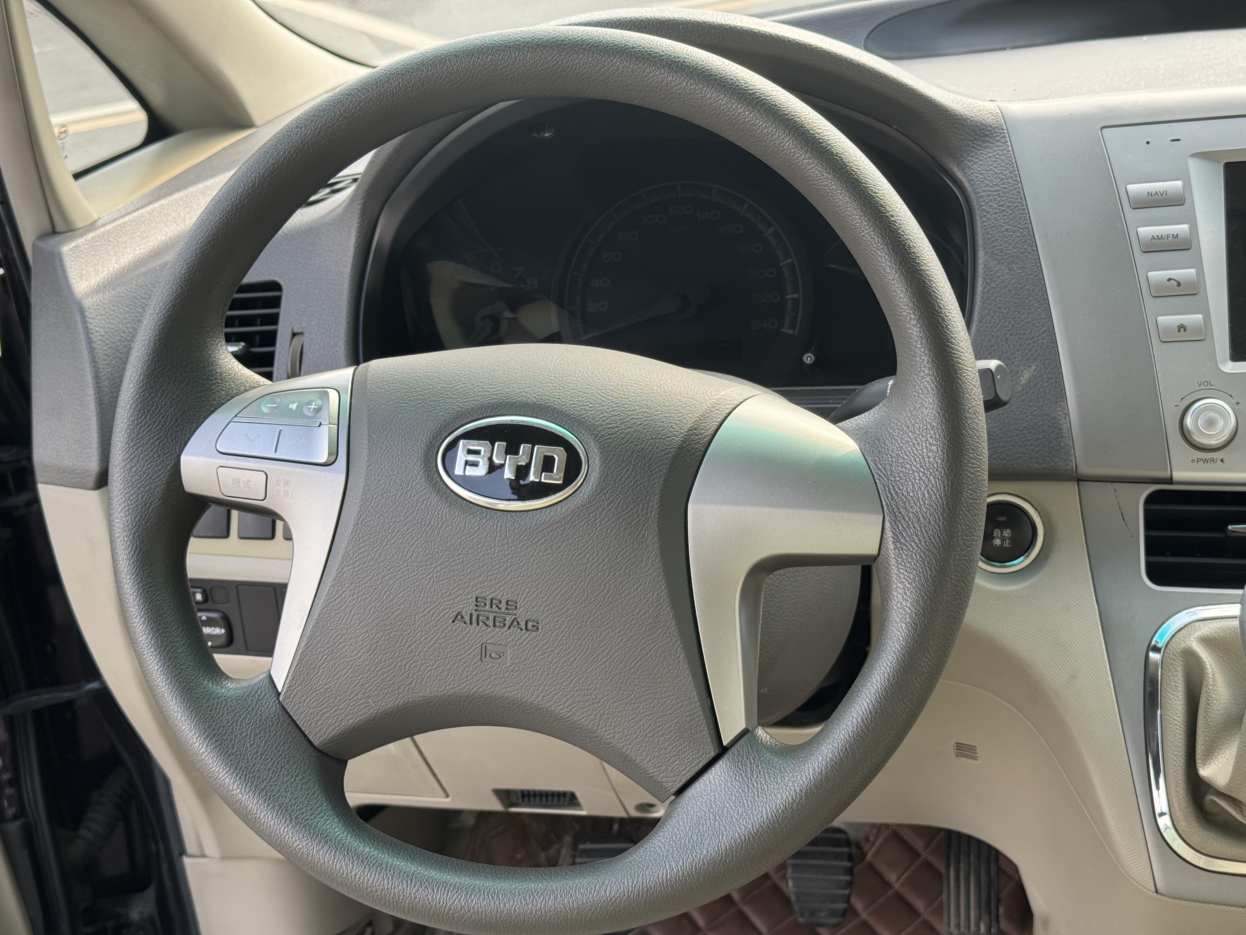 BYD M6 2017 car image #21