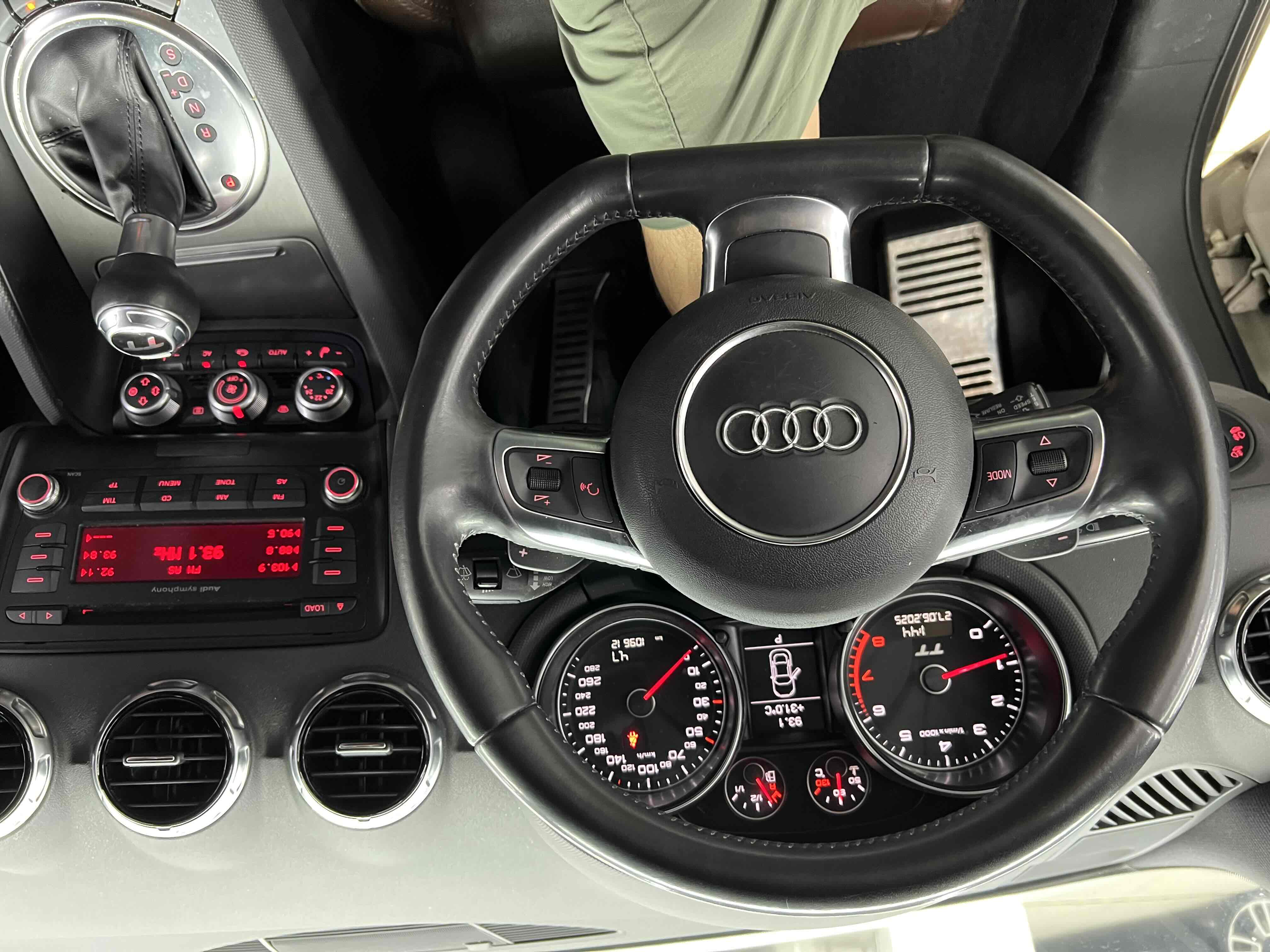 Audi TT 2012 #21 Audi TT 2012 car image #21