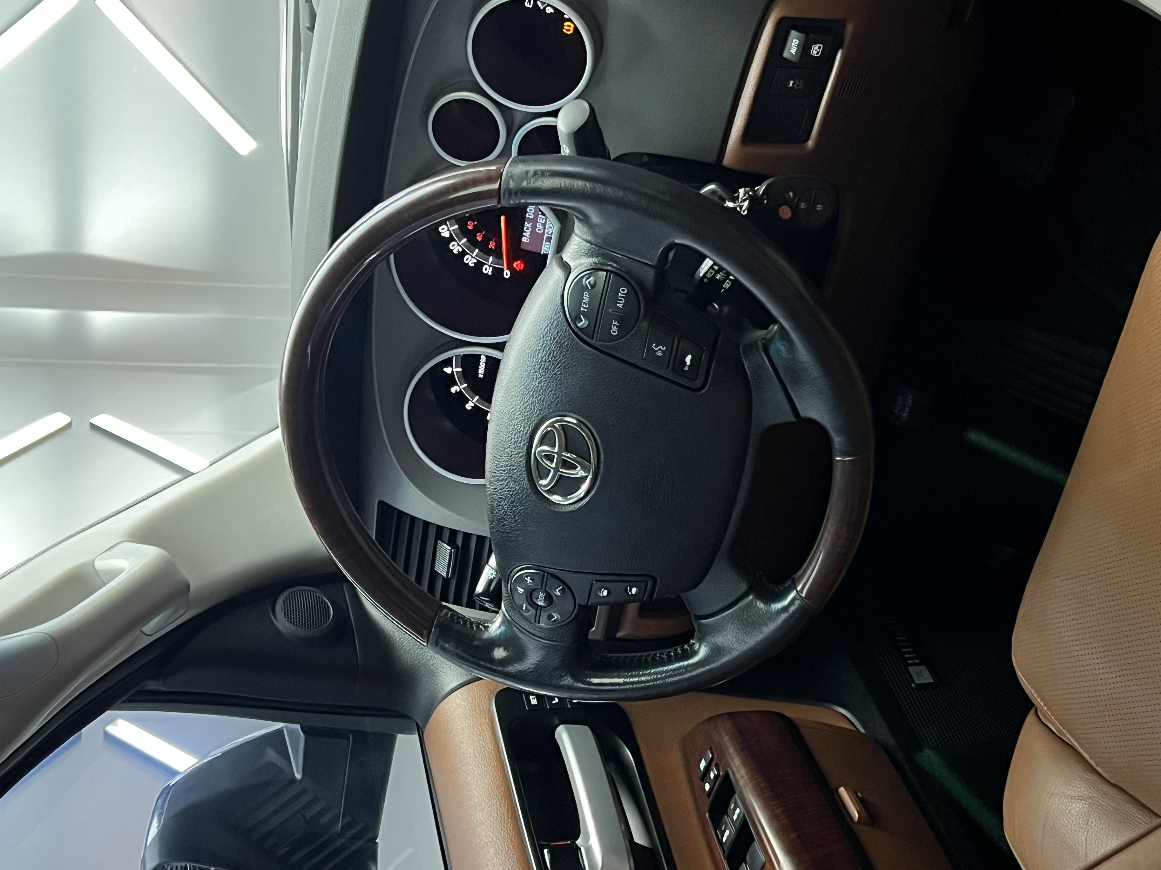 丰田 红杉 2011 汽车图片 #21