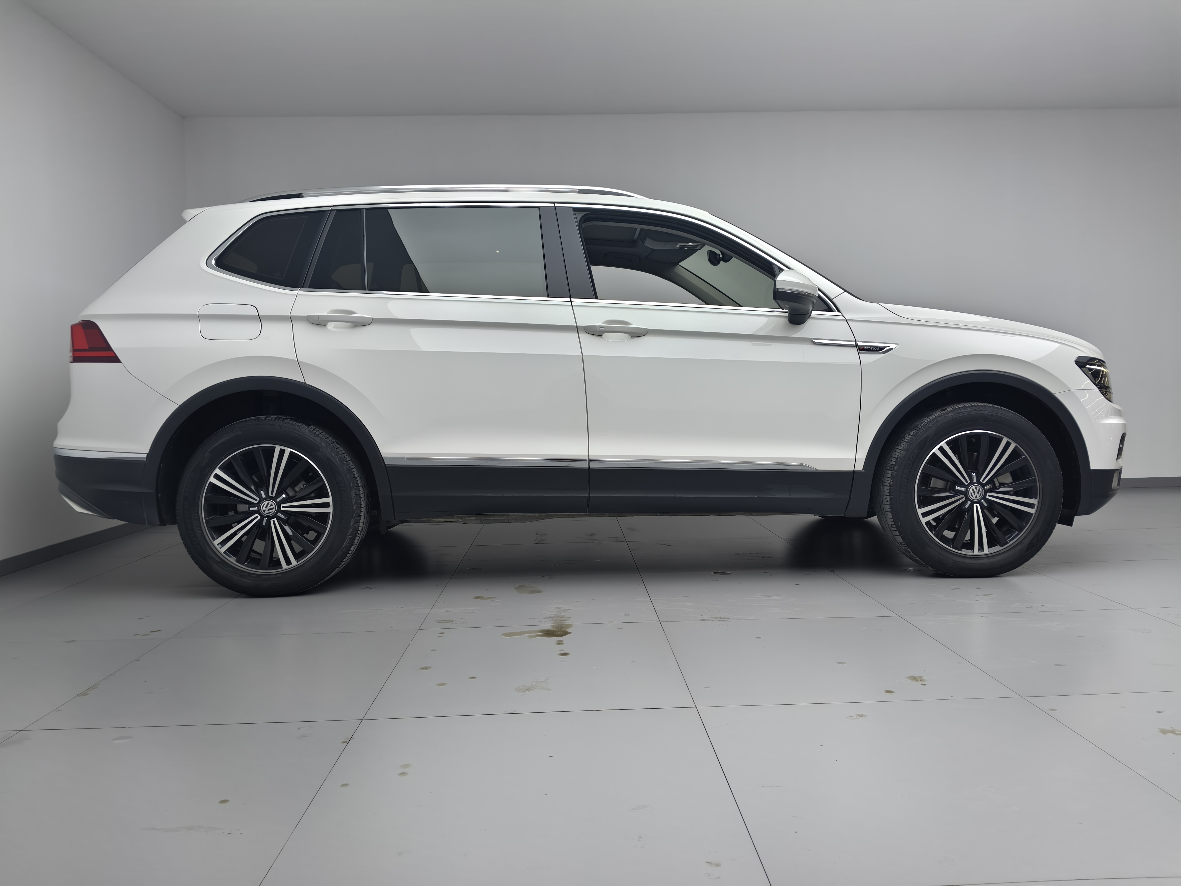 Volkswagen Tiguan L 2018 car image #21
