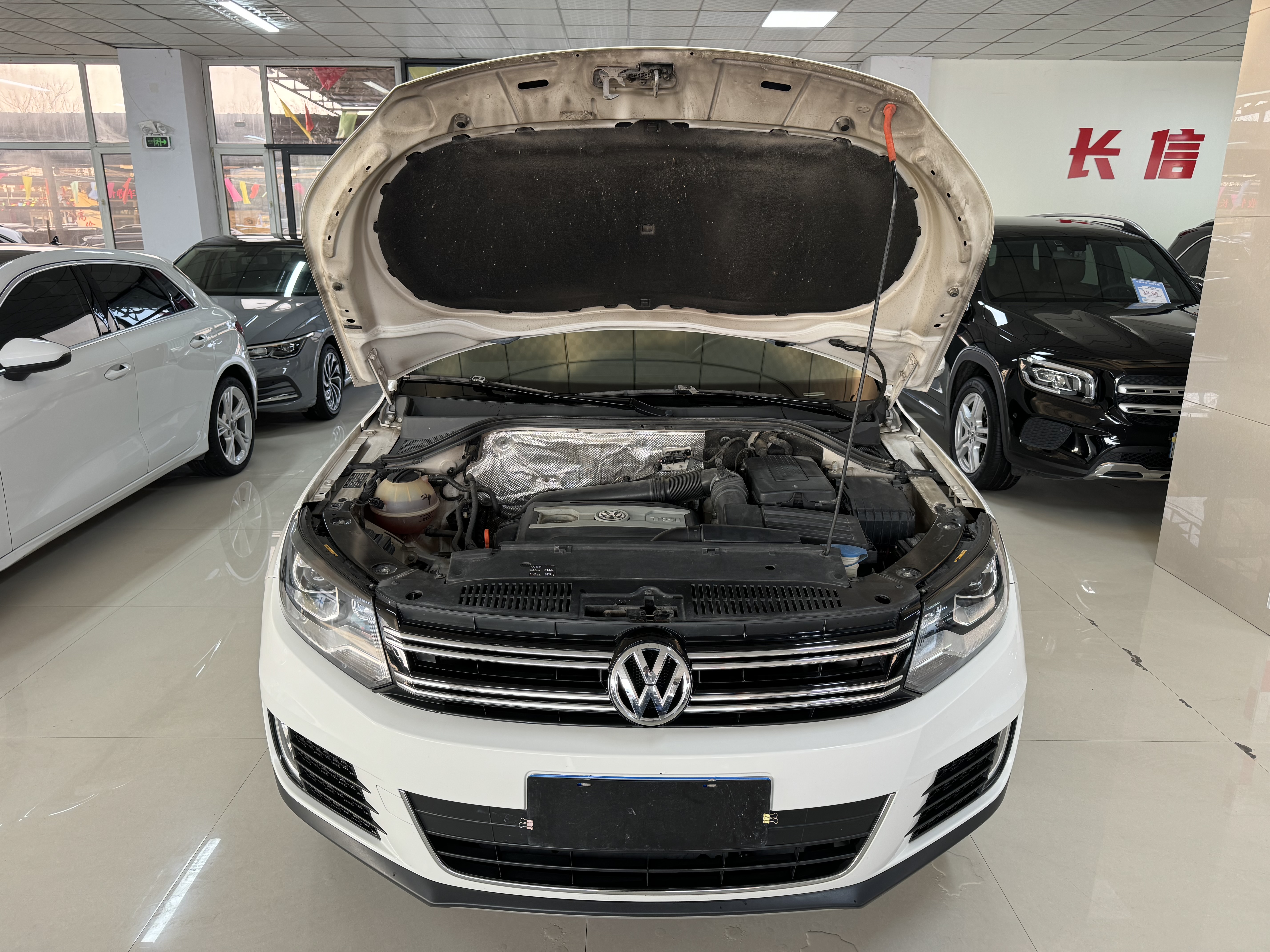 Volkswagen Tiguan 2014 car image #21