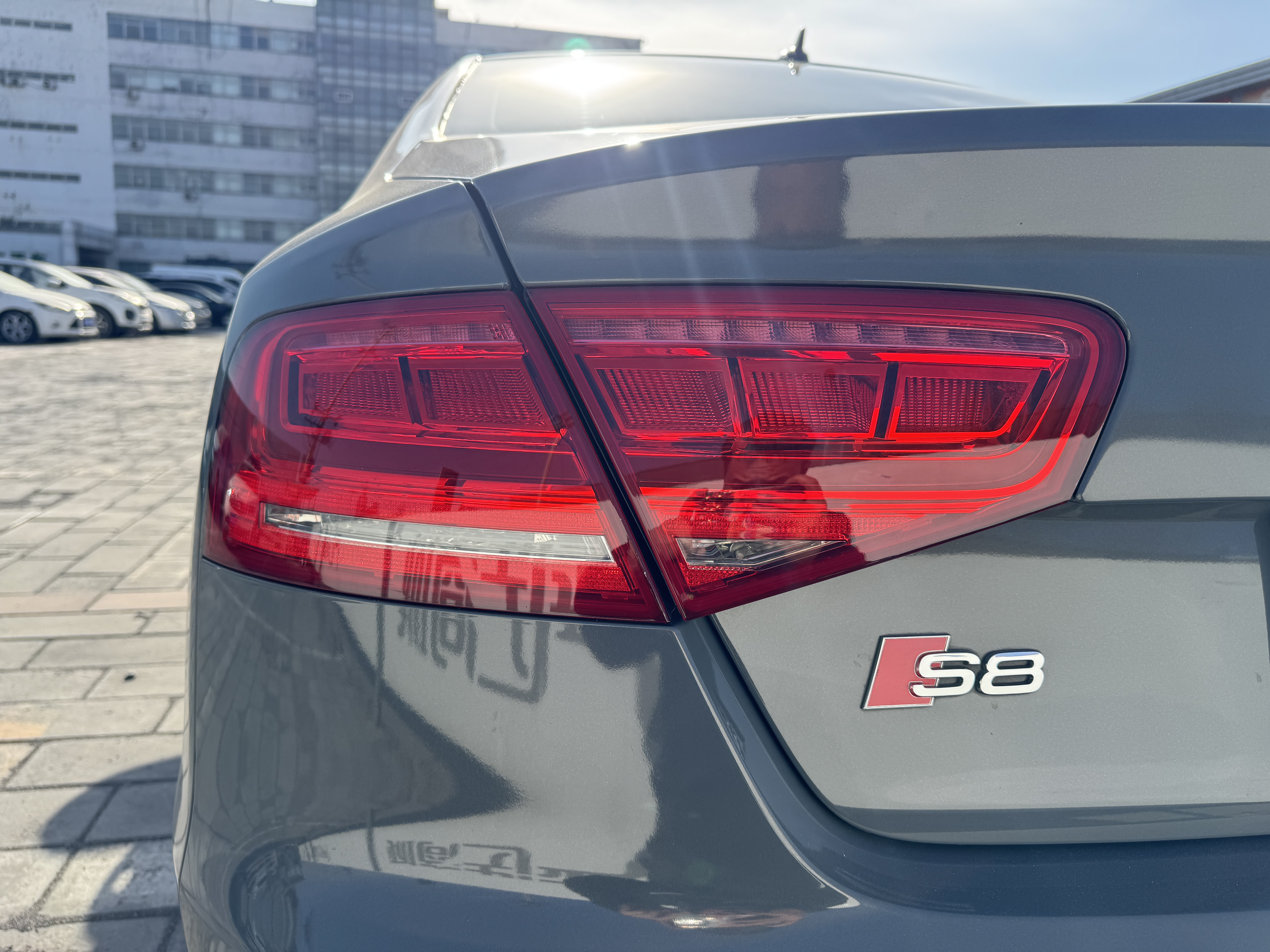 Audi S8 2012 صورة سيارة #21