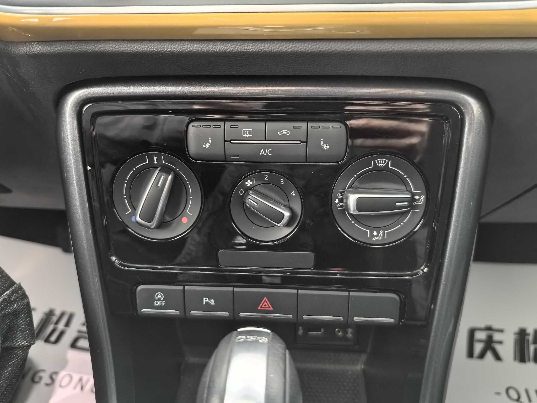 Volkswagen Beetle 2018 immagine di auto #21