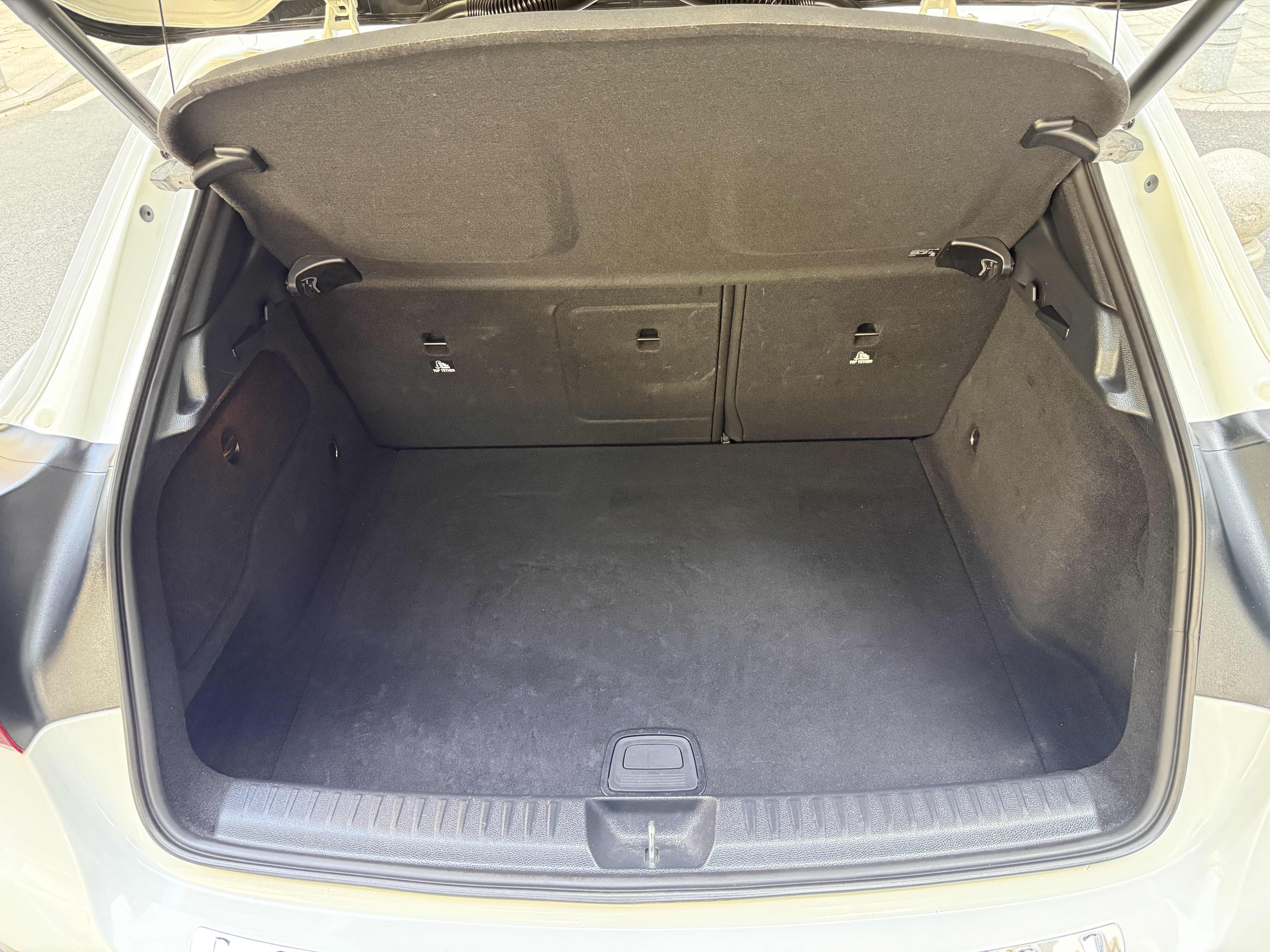 Mercedes-Benz GLA AMG 2019 immagine di auto #21