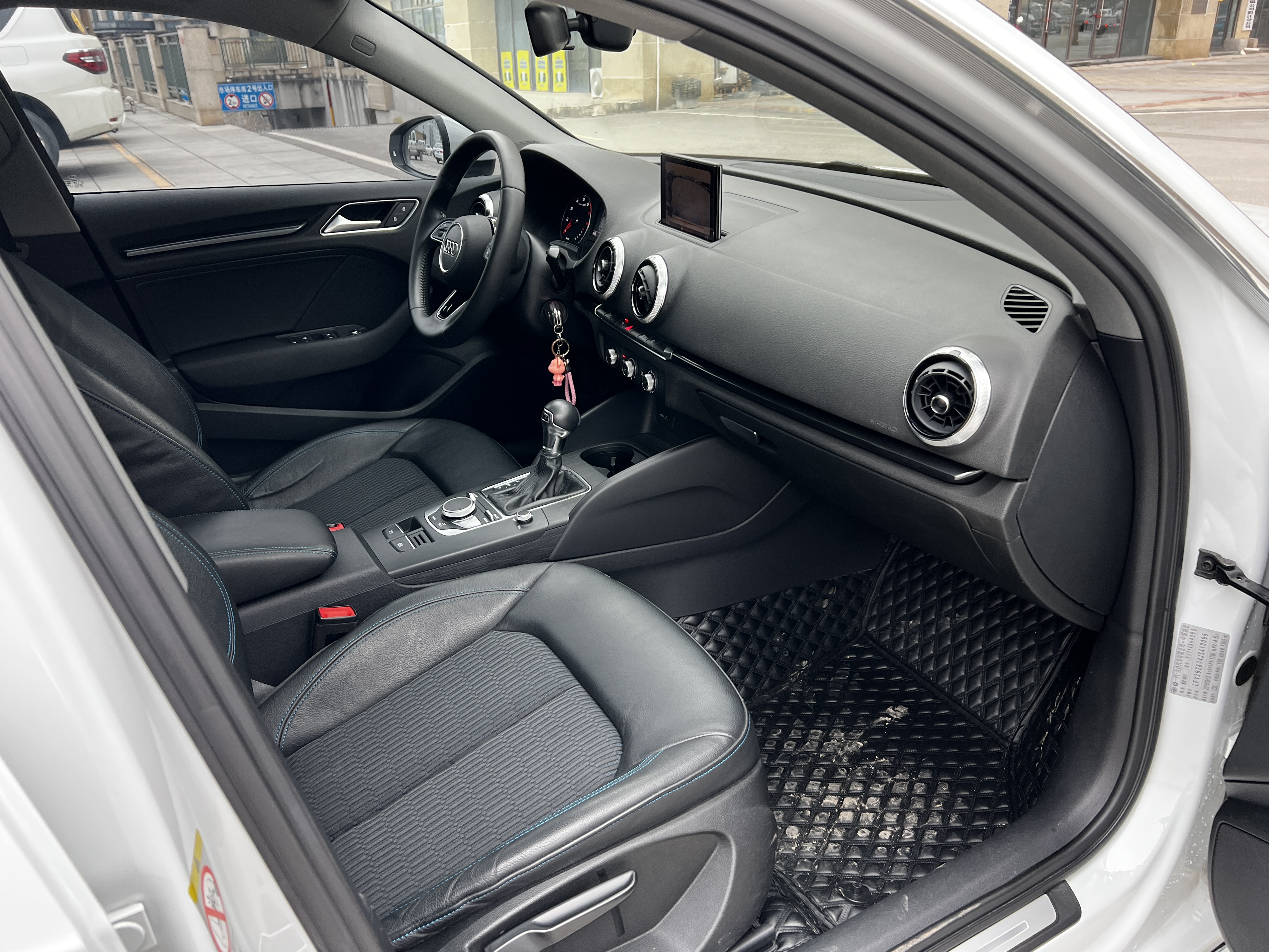 Audi A3 2018 car image #21