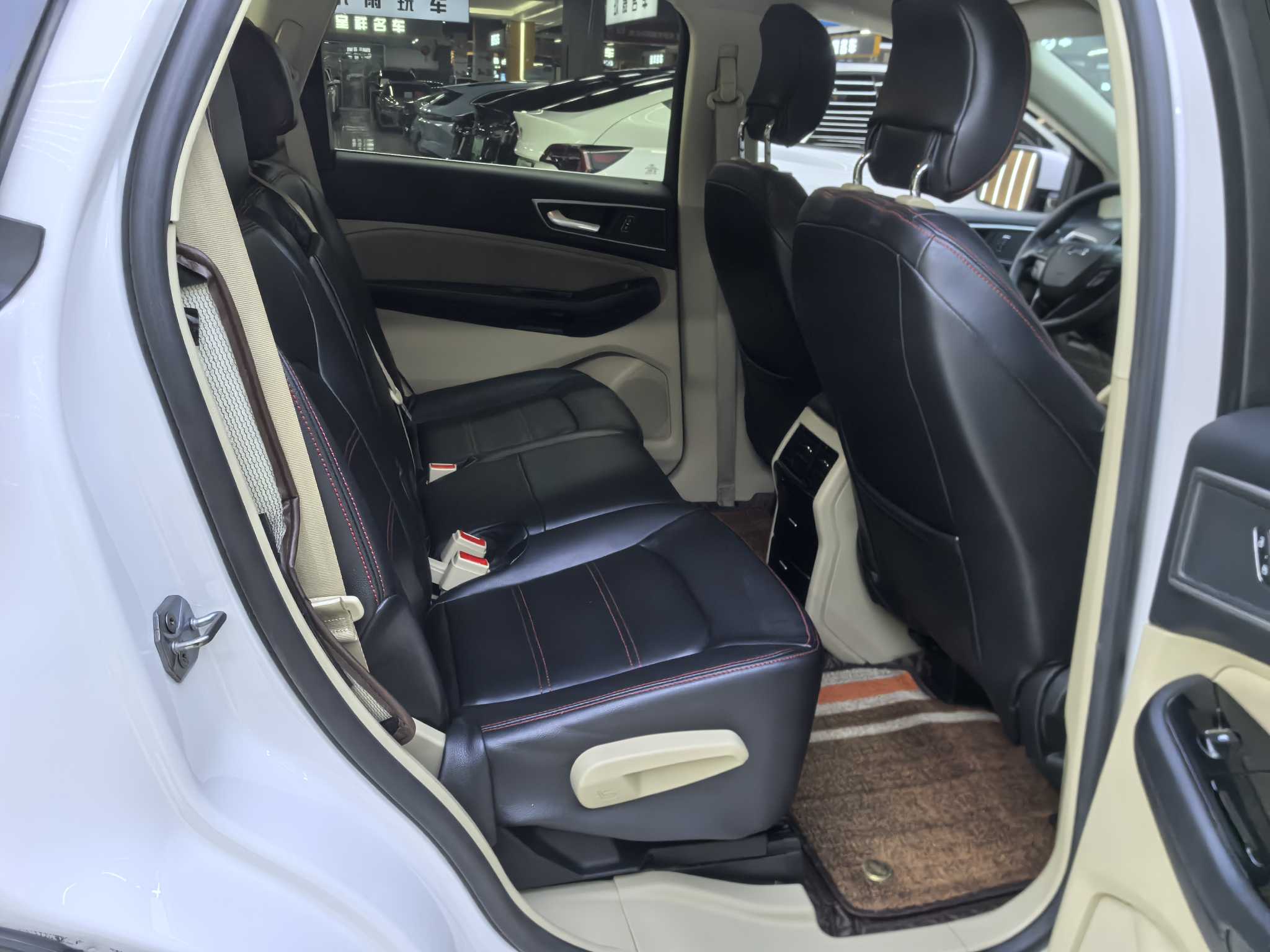 Ford Edge 2018 immagine di auto #21