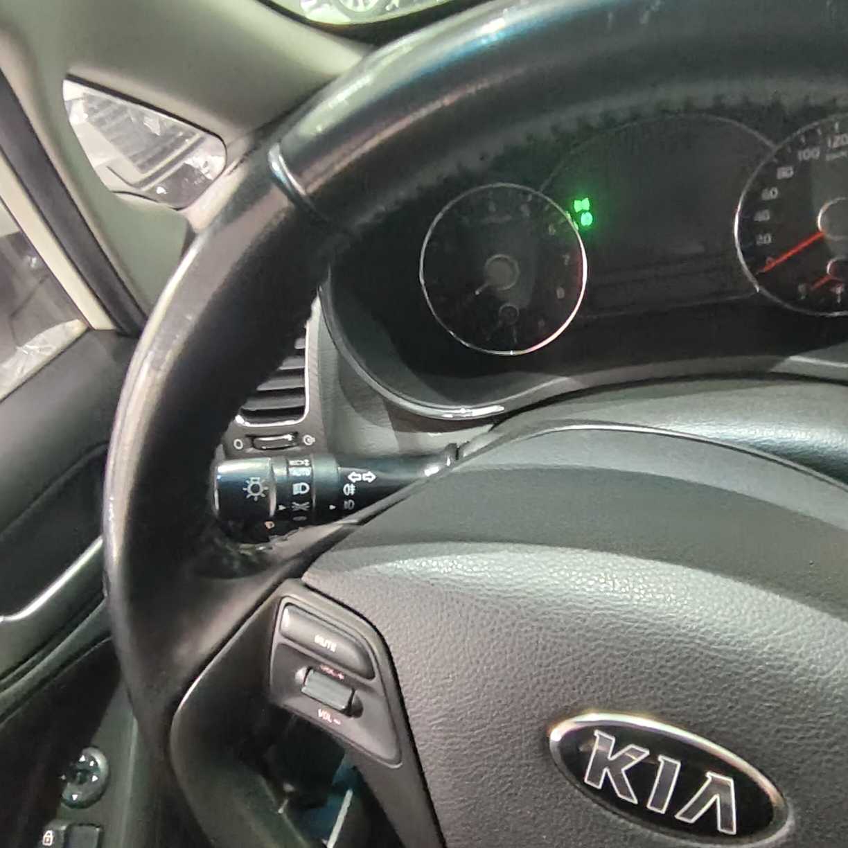 Kia K3 2018 car image #21