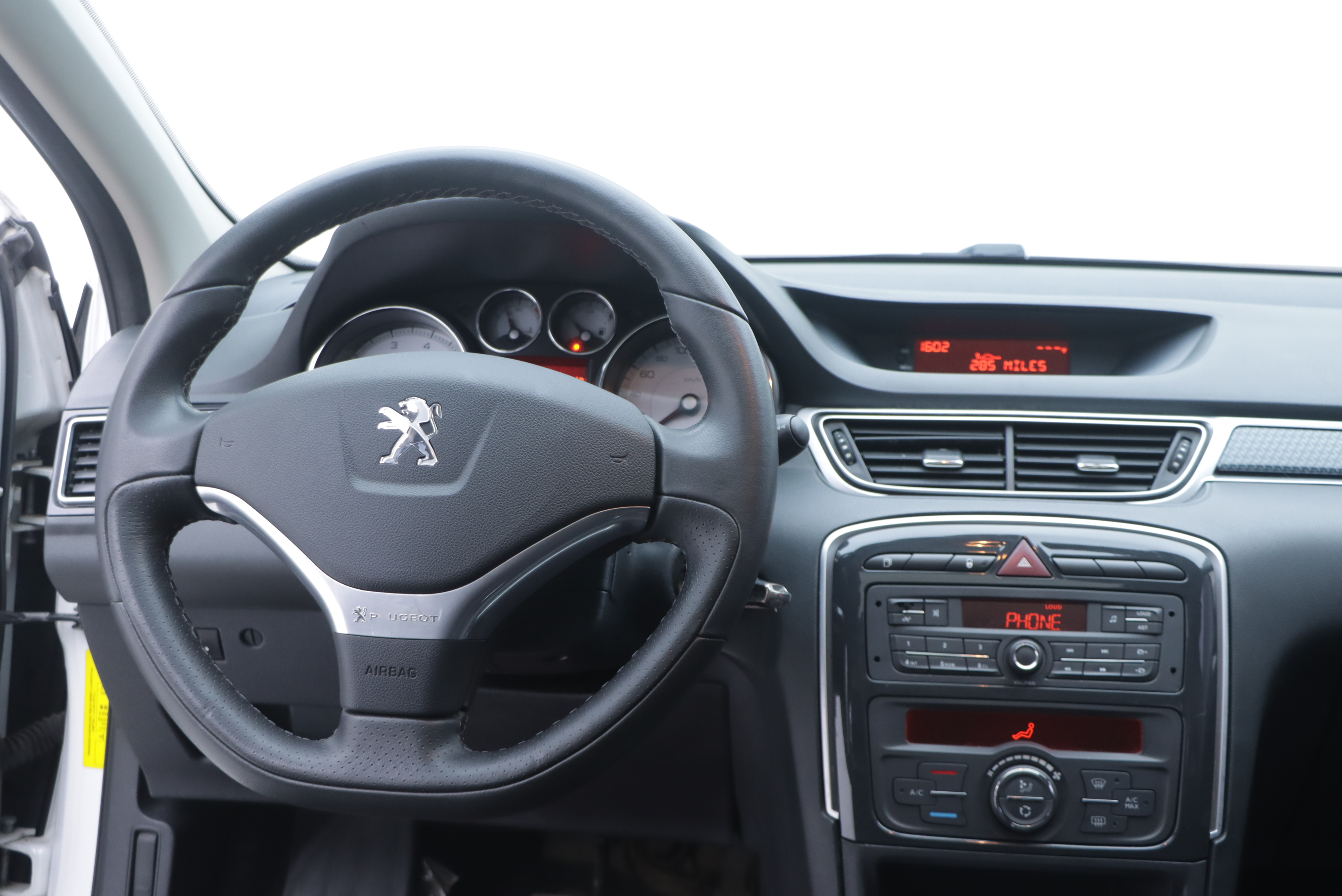 Peugeot 308 2015 car image #21