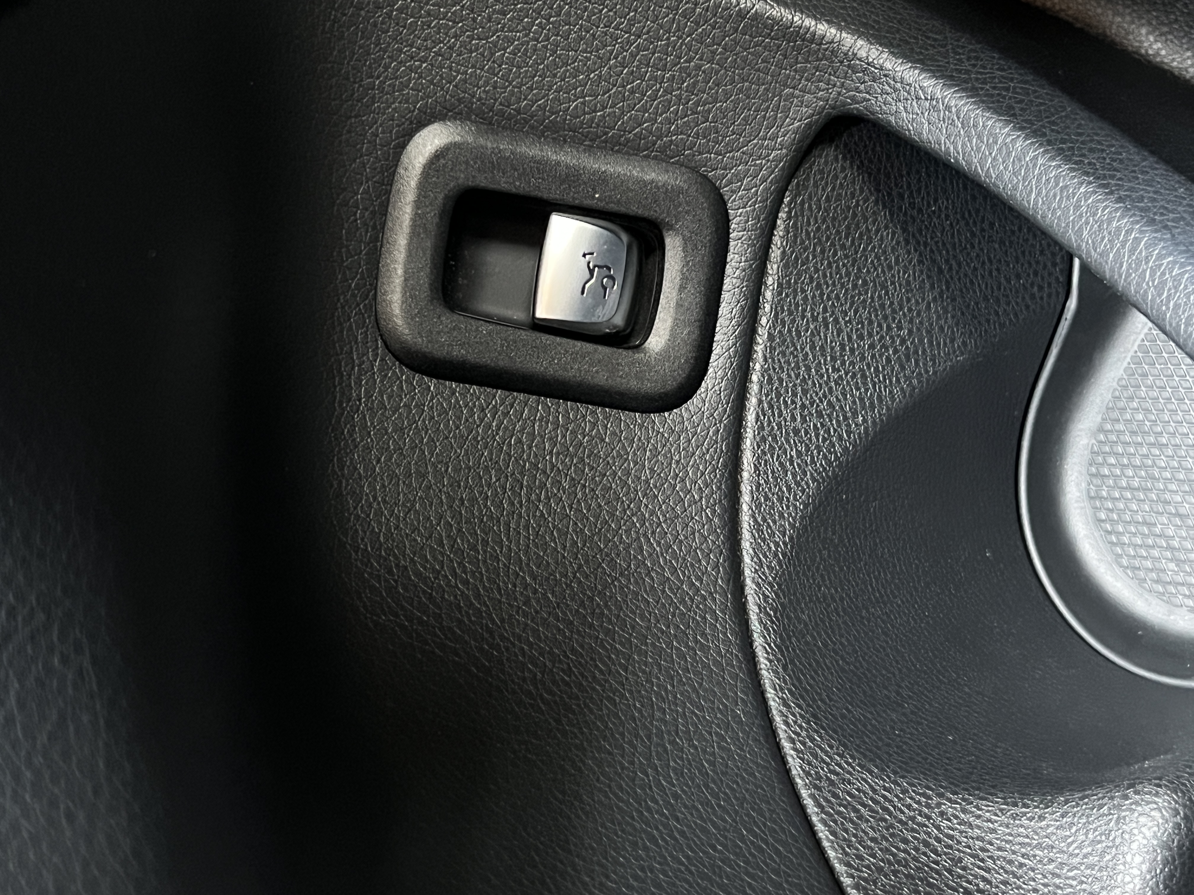 Mercedes-Benz C Class 2018 car image #21