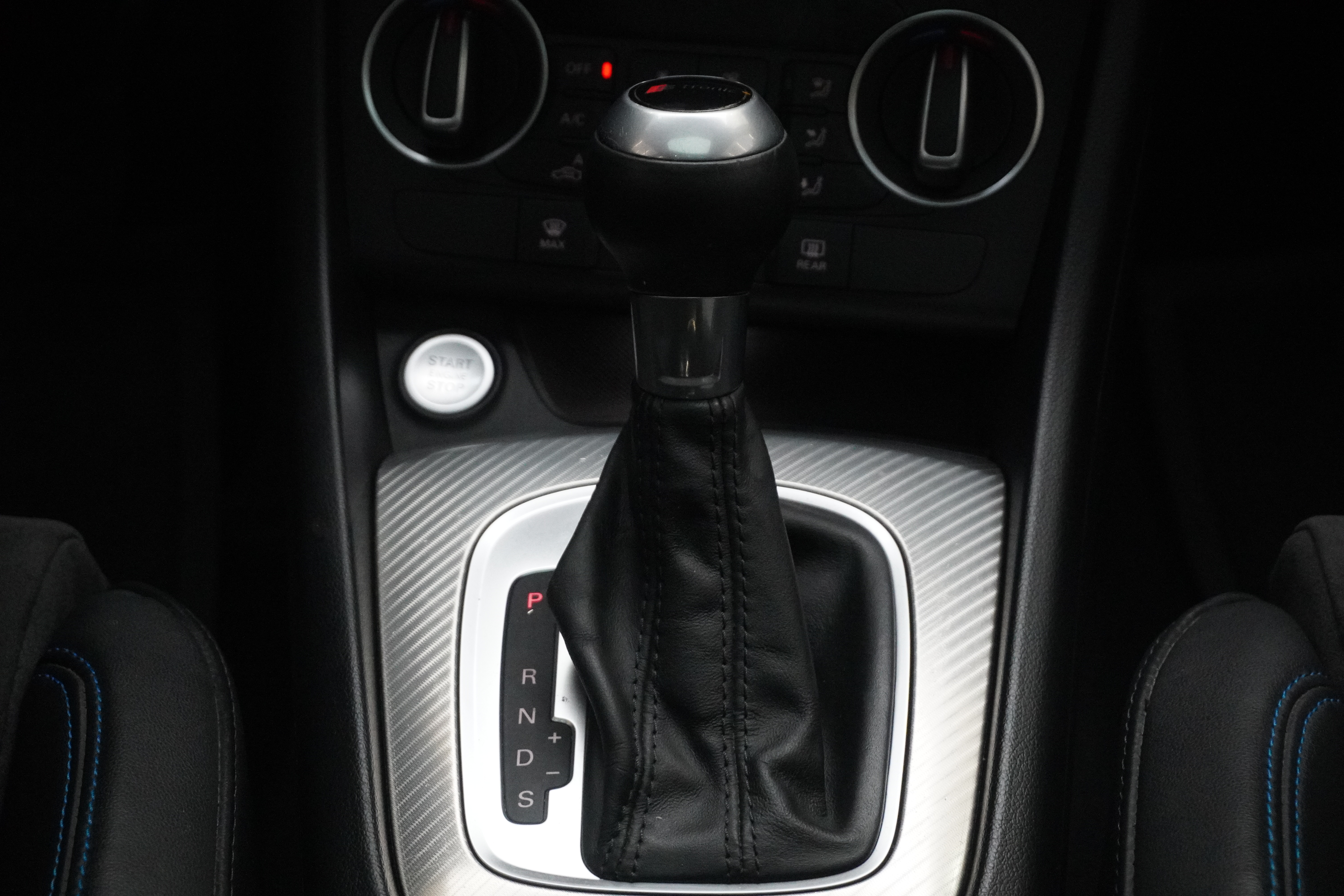 Audi Q3 2018 car image #21