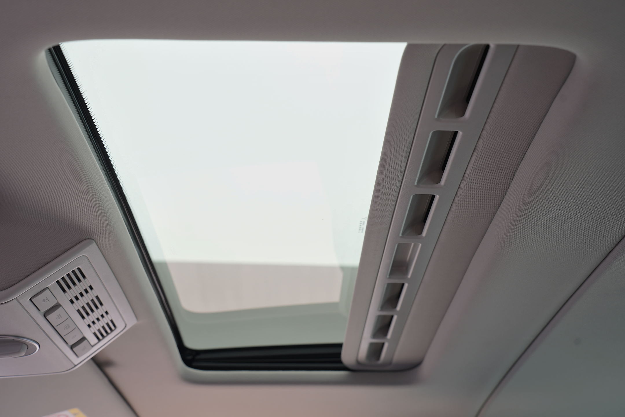 Volkswagen Multivan 2018 car image #21