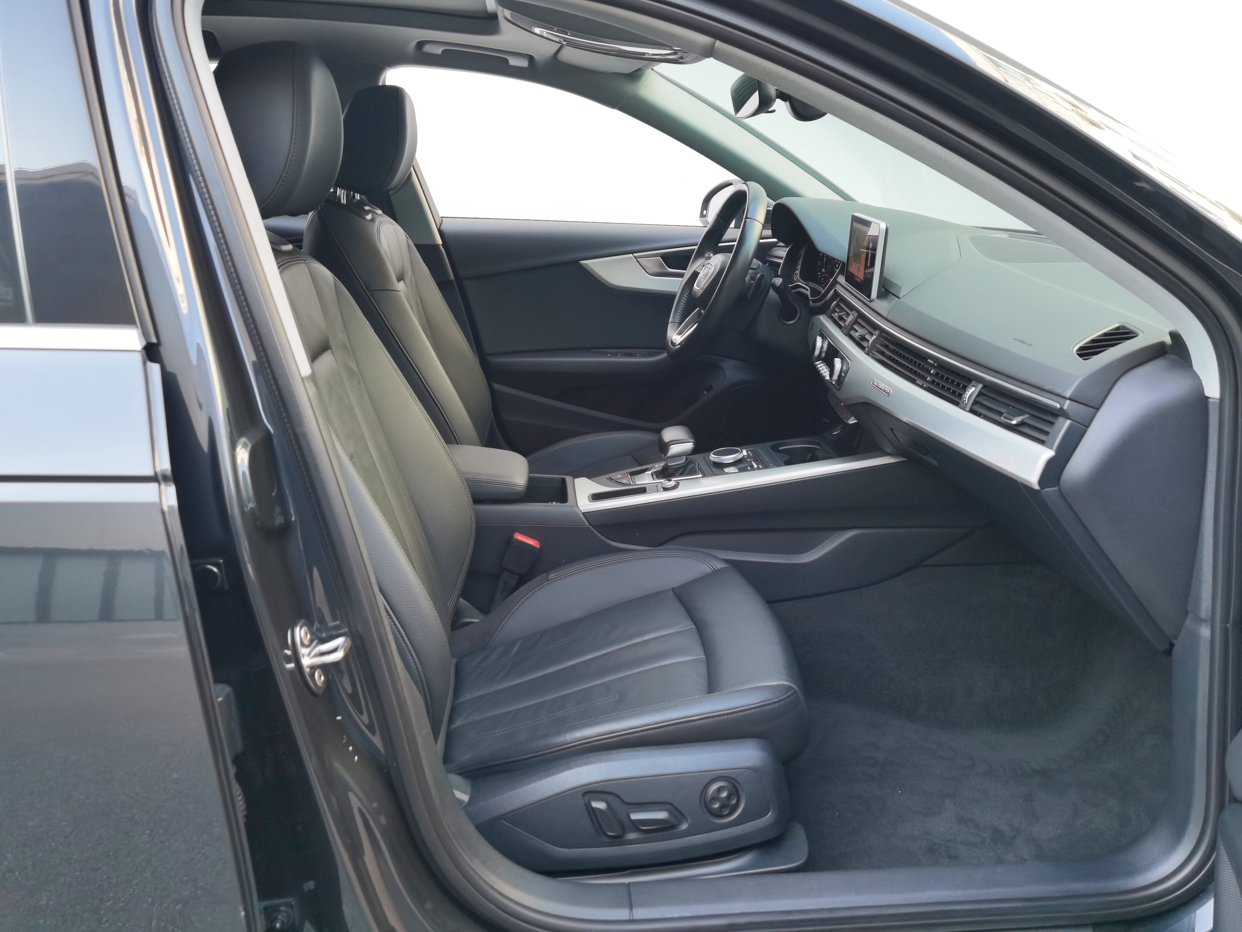 Audi A4 (Imported) 2019 #21 Audi A4 (Imported) 2019 car image #21