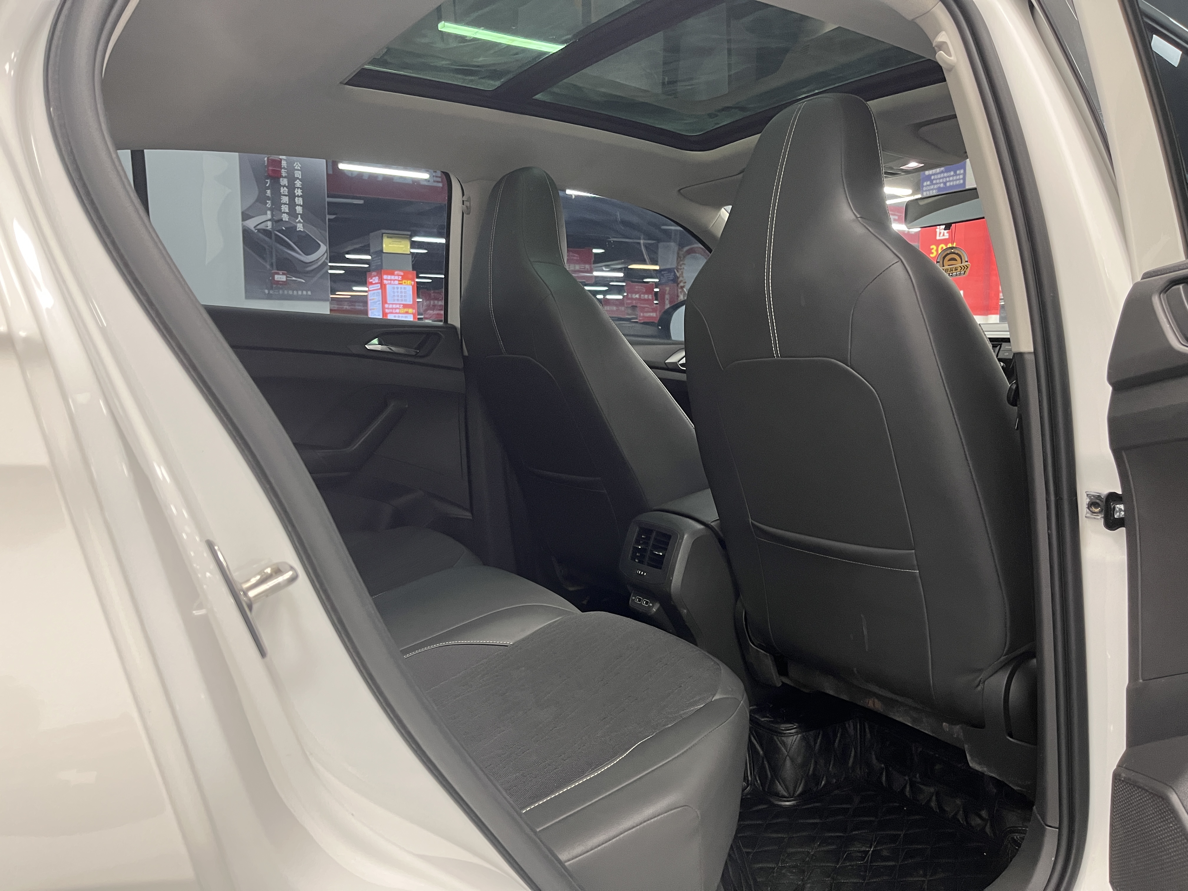 Volkswagen 2019 car image #21