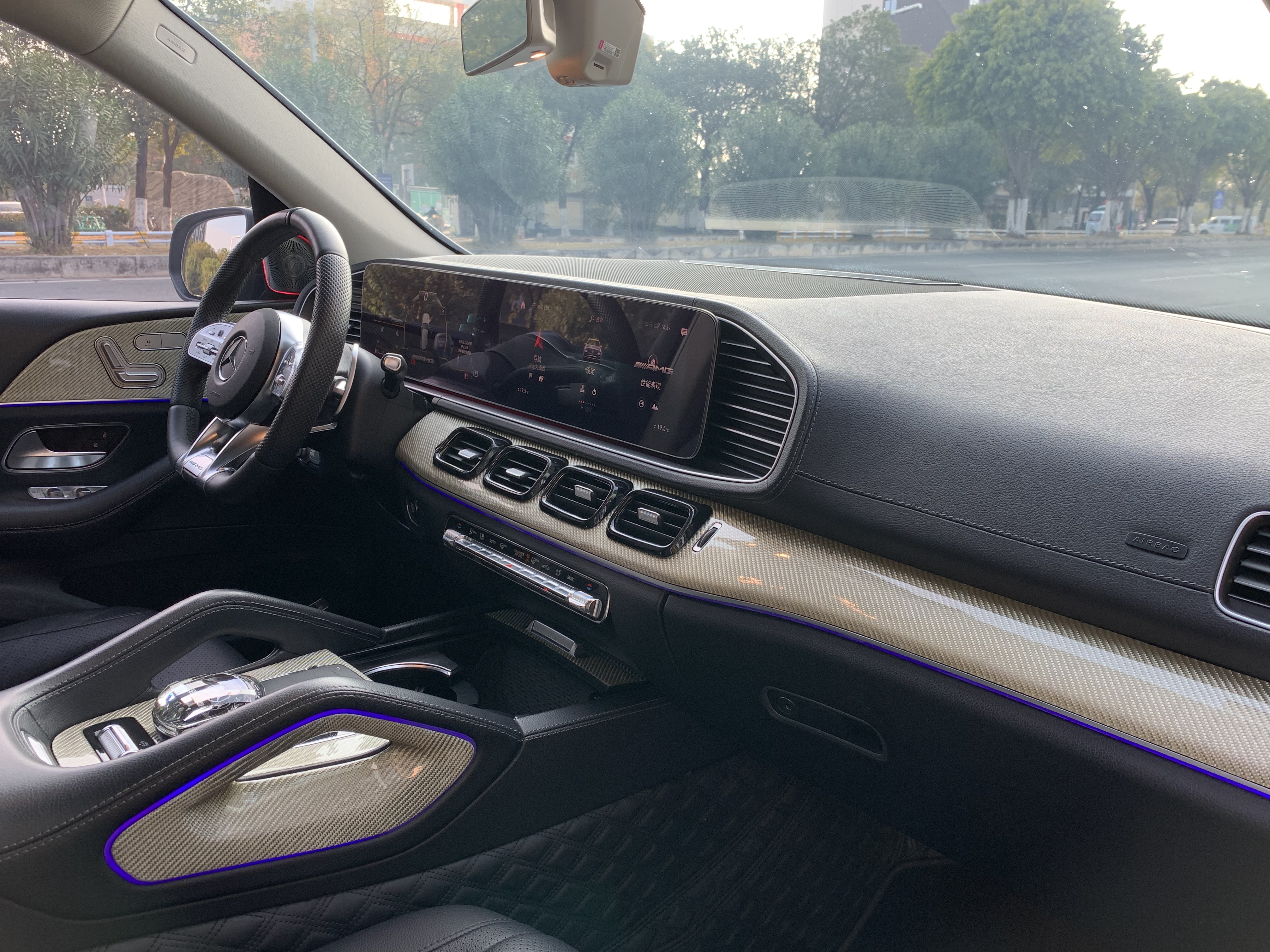 Mercedes-Benz GLE Class 2020 car image #21