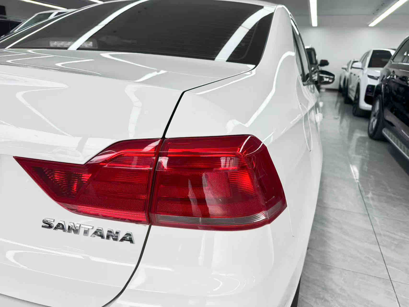 Santana 2019 car image #21
