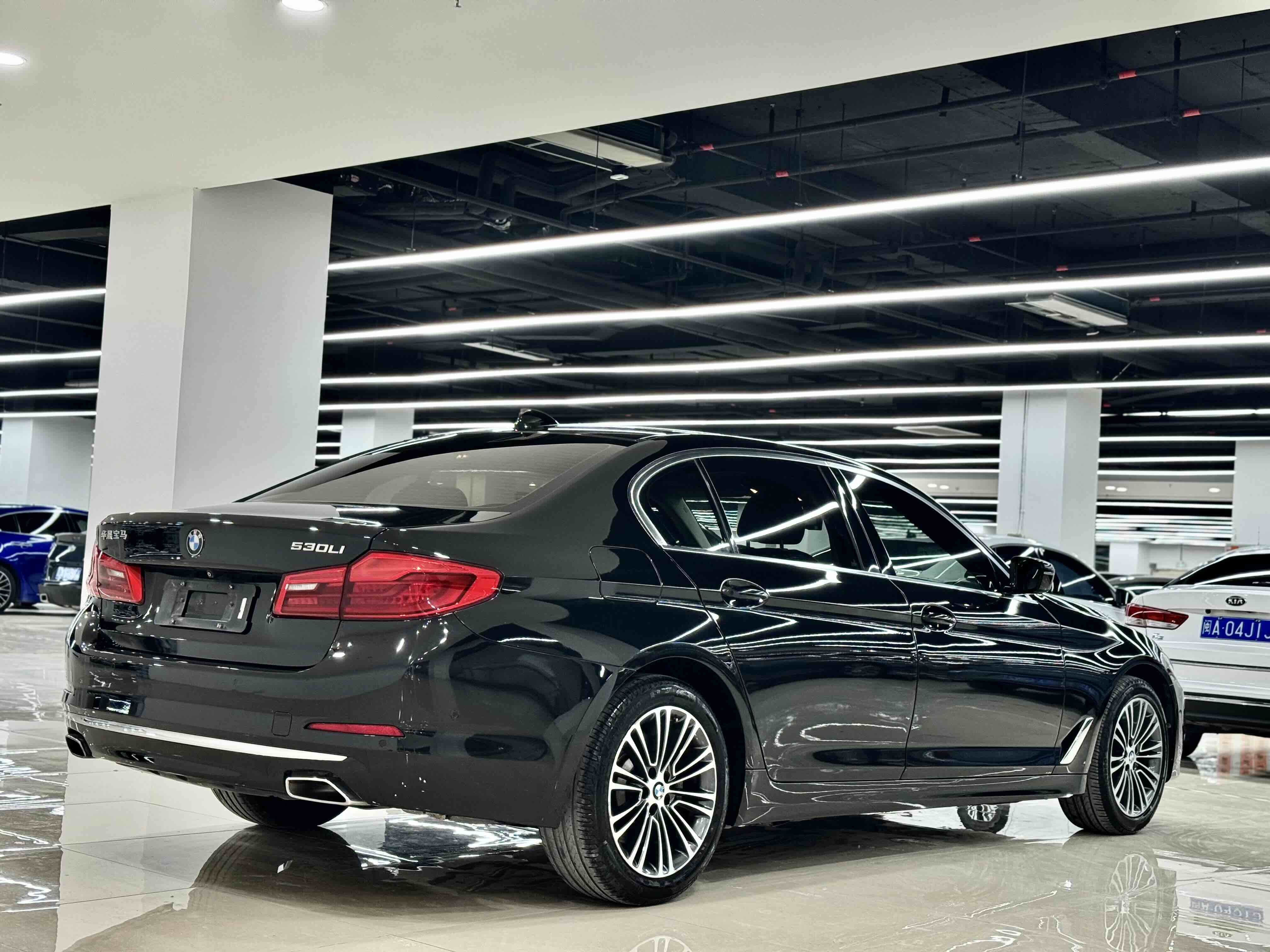 BMW 5 Series 2019 car image #21