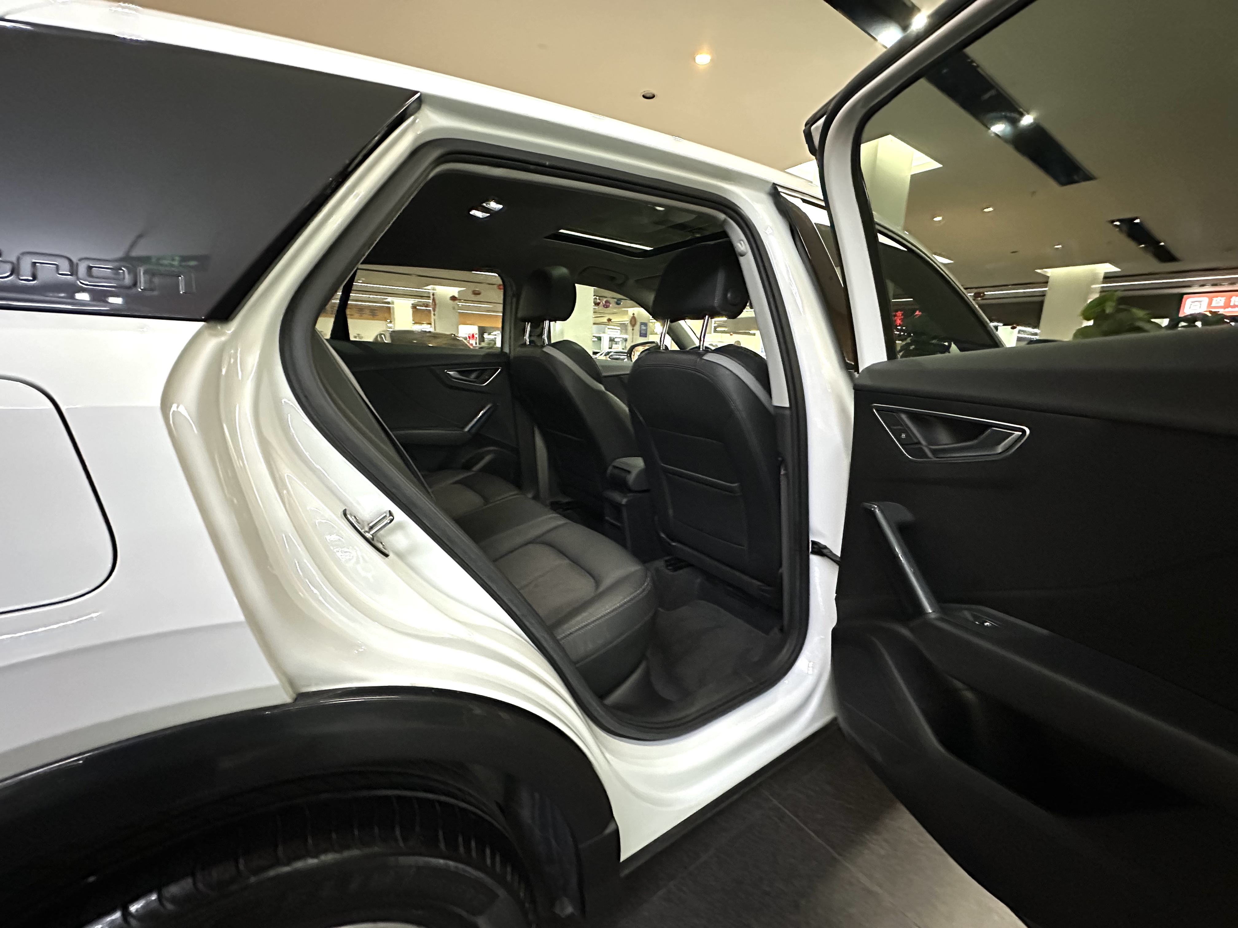 Audi Q2L e-tron 2021 imagen de coche #21