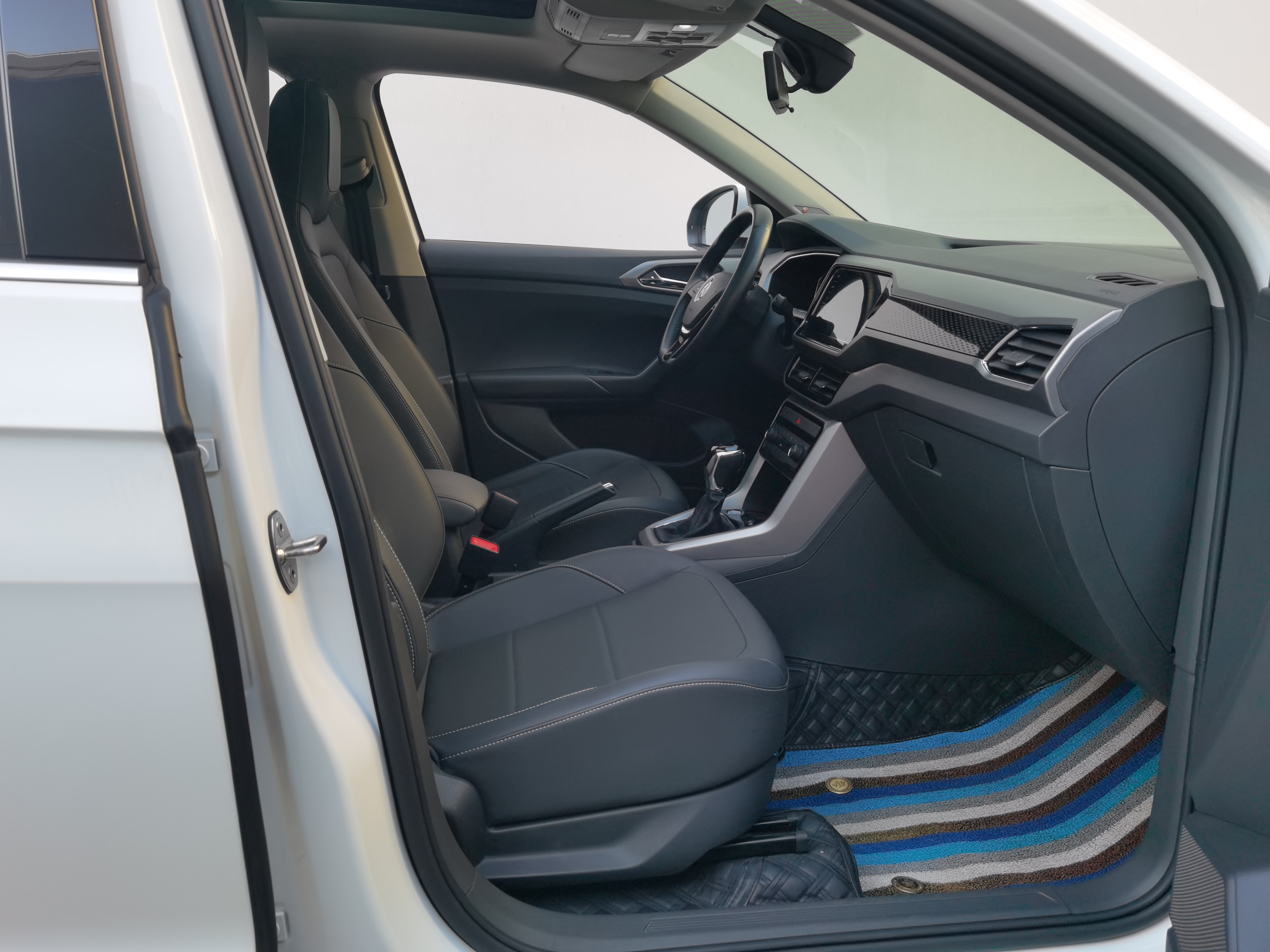 Volkswagen T-Cross 2020 #21 Volkswagen T-Cross 2020 car image #21