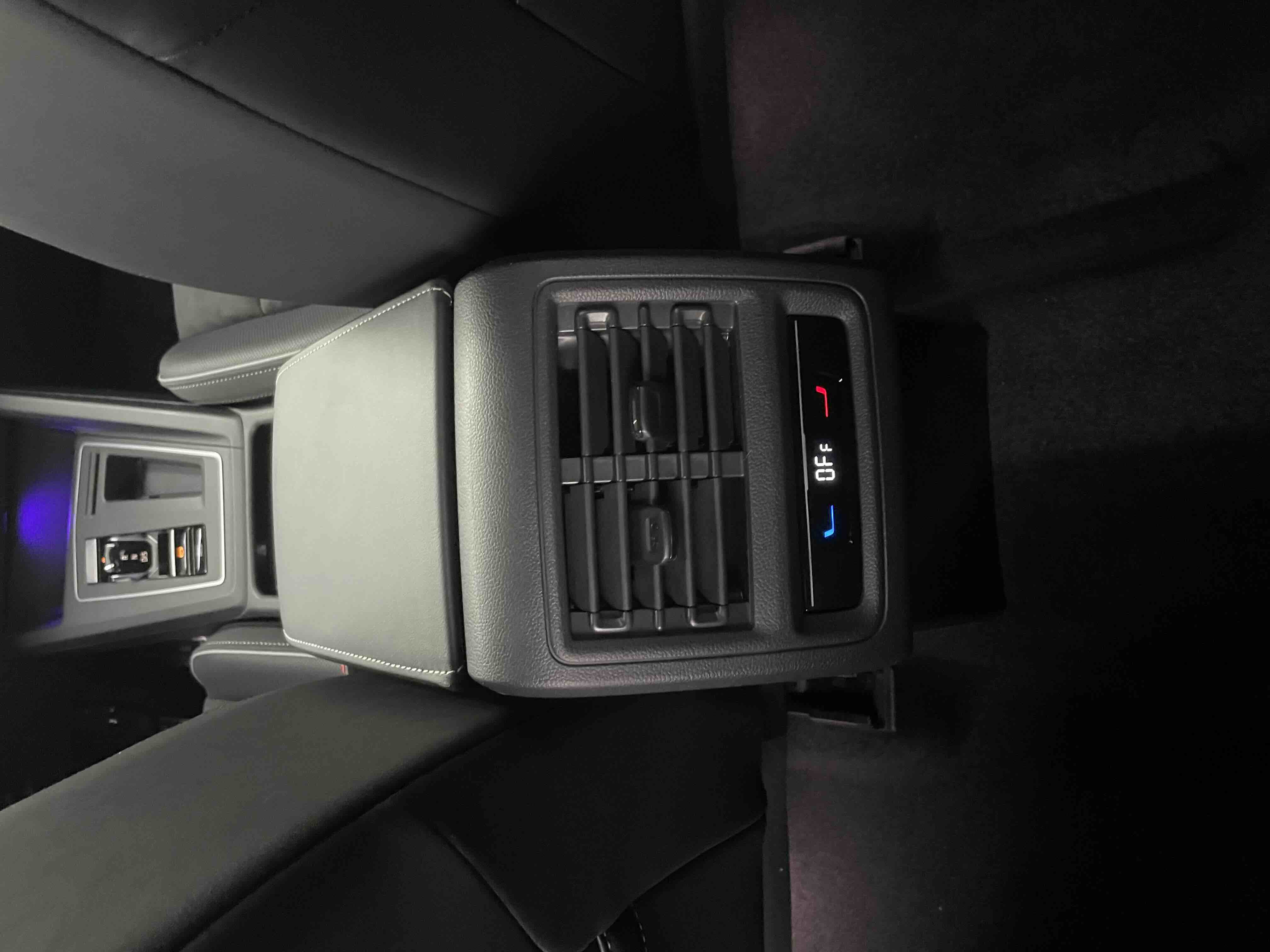 Volkswagen Golf 2021 car image #21