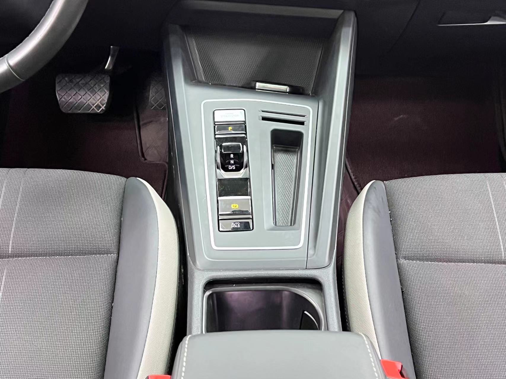 Volkswagen Golf 2022 car image #21