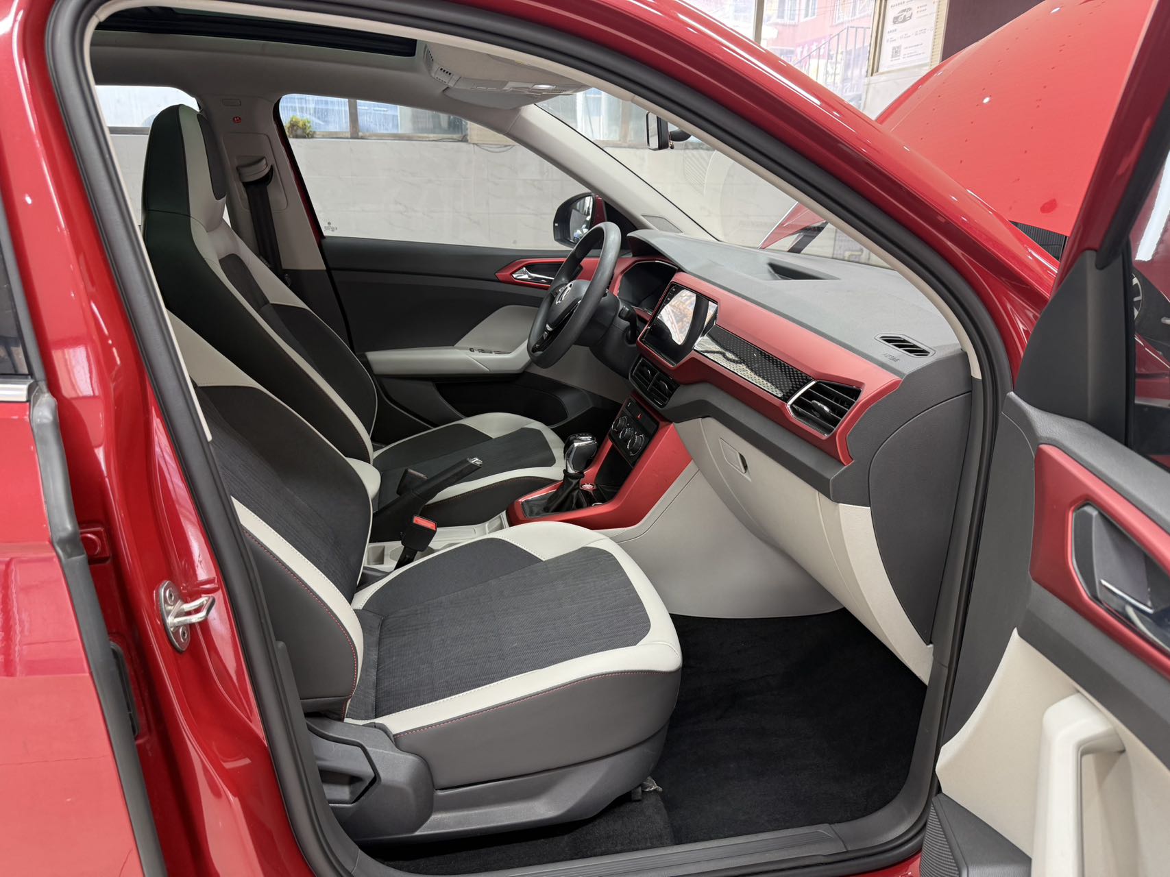 Volkswagen T-Cross 2021 #21 Volkswagen T-Cross 2021 car image #21