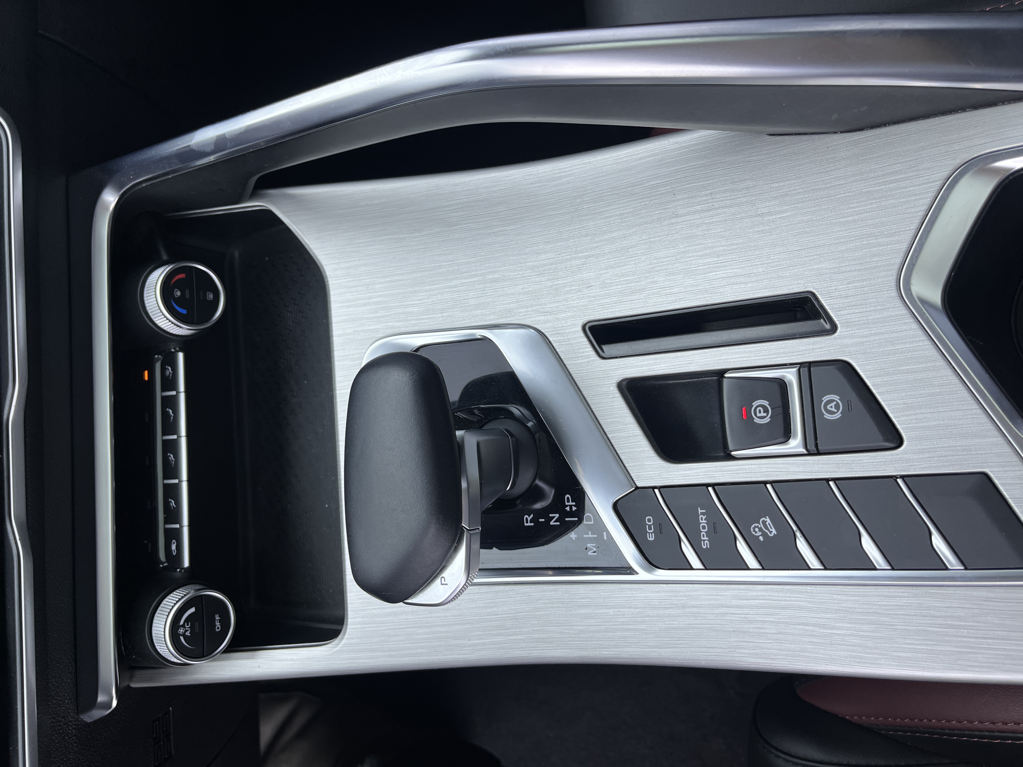 GEELY Coolray 2022 #21 GEELY Coolray 2022 car image #21