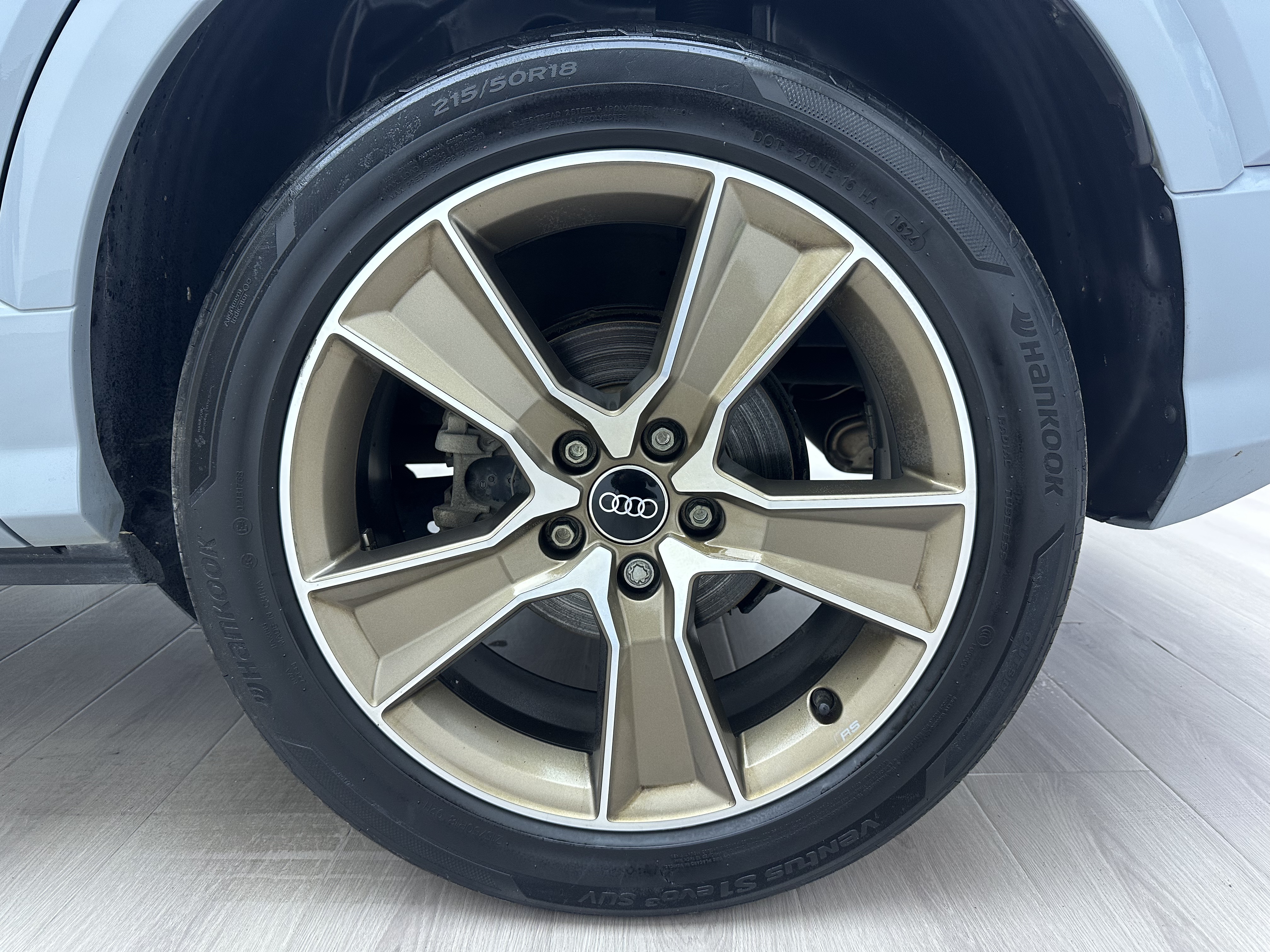 Audi Q2L 2021 car image #21