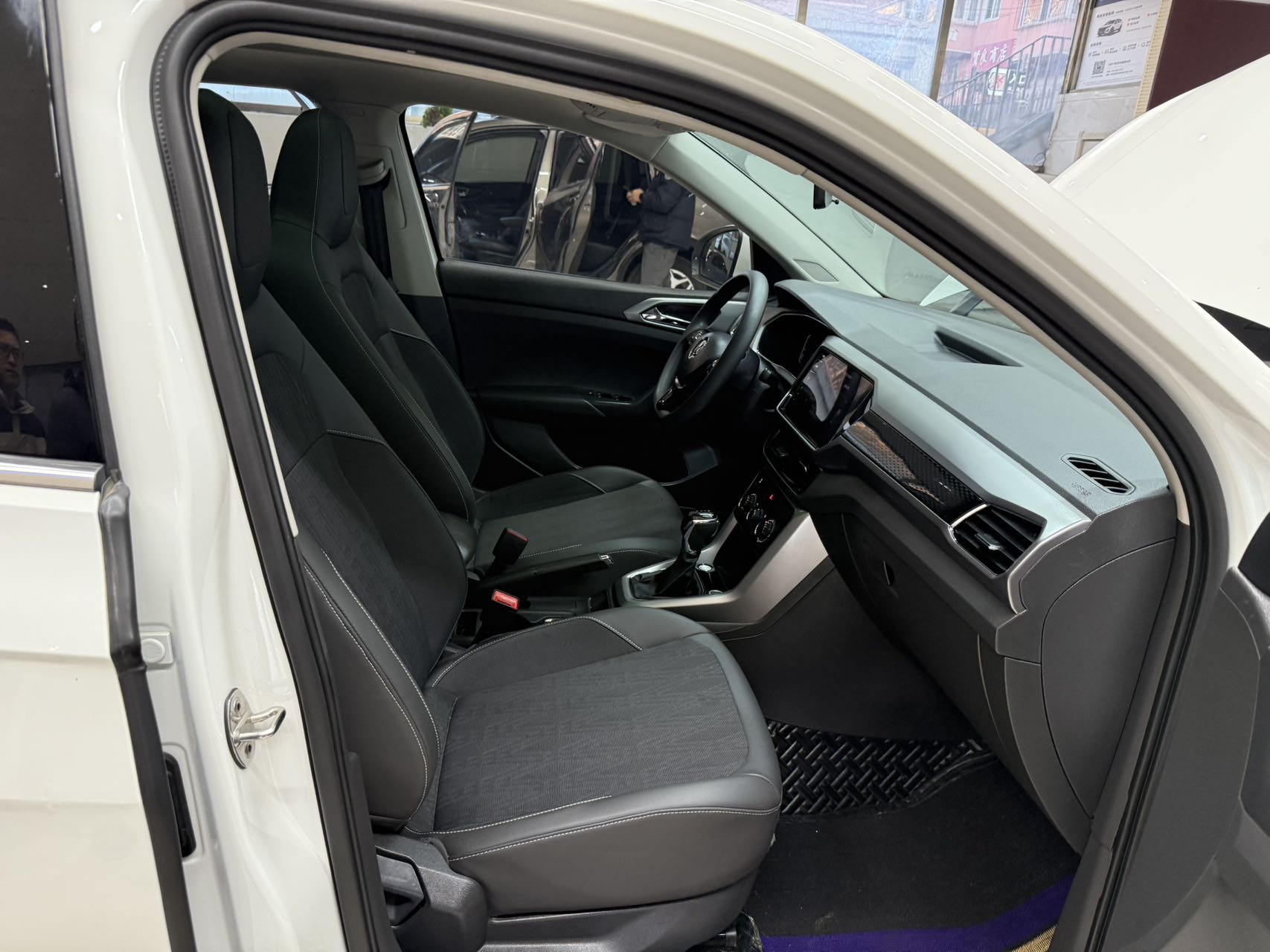 Volkswagen T-Cross 2022 car image #21