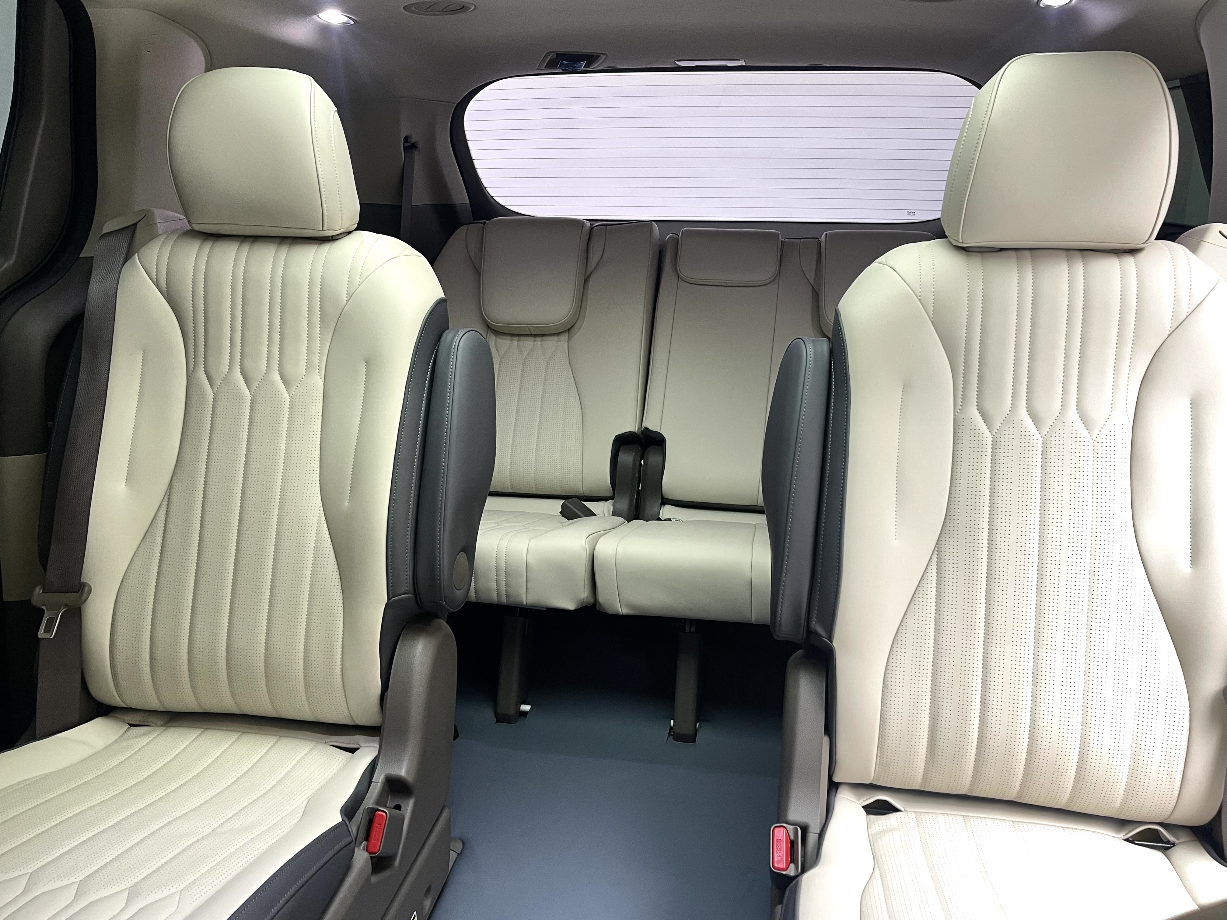 Kia Carnival 2024 immagine di auto #21