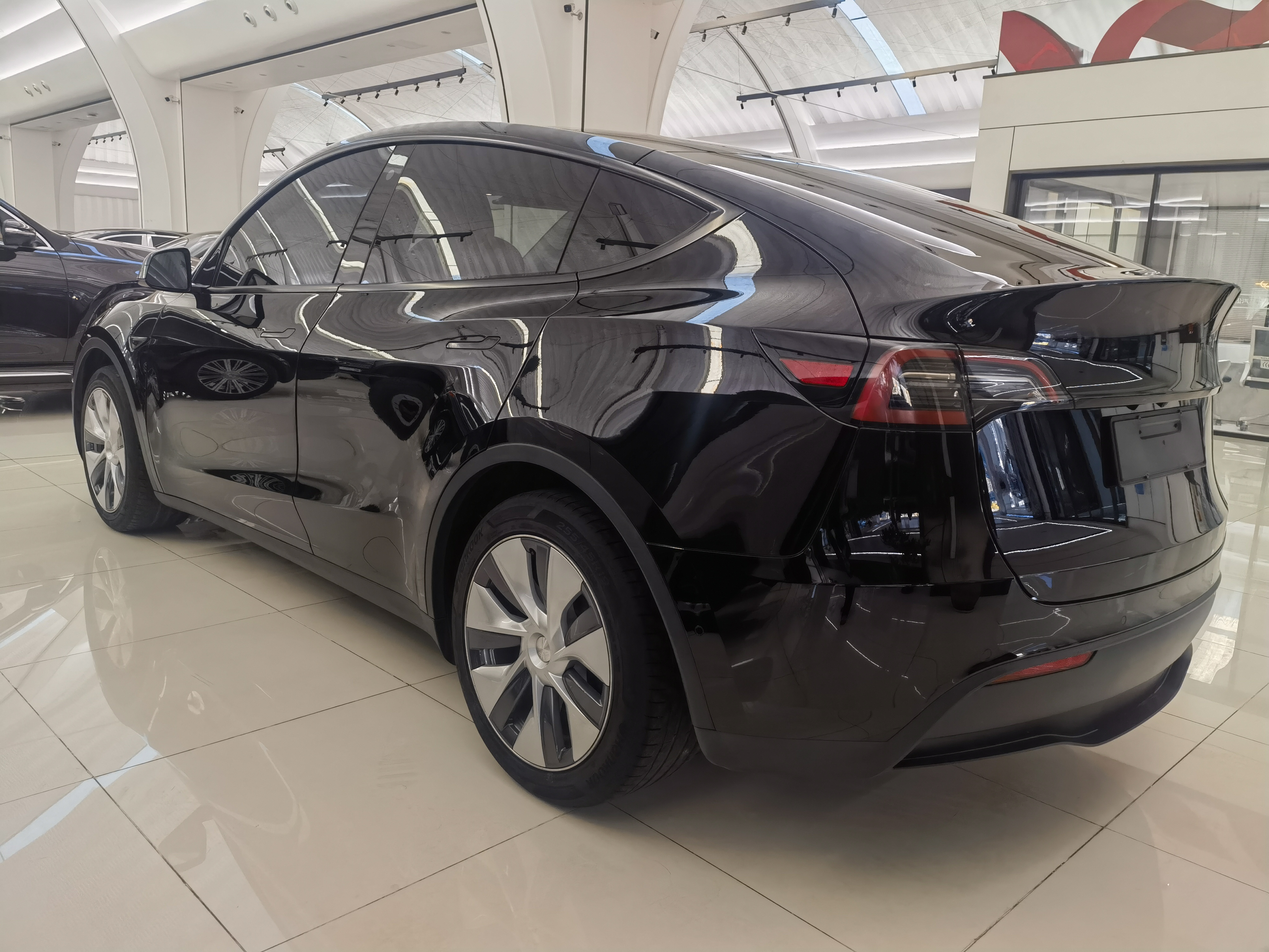 Tesla Model Y 2022 car image #21
