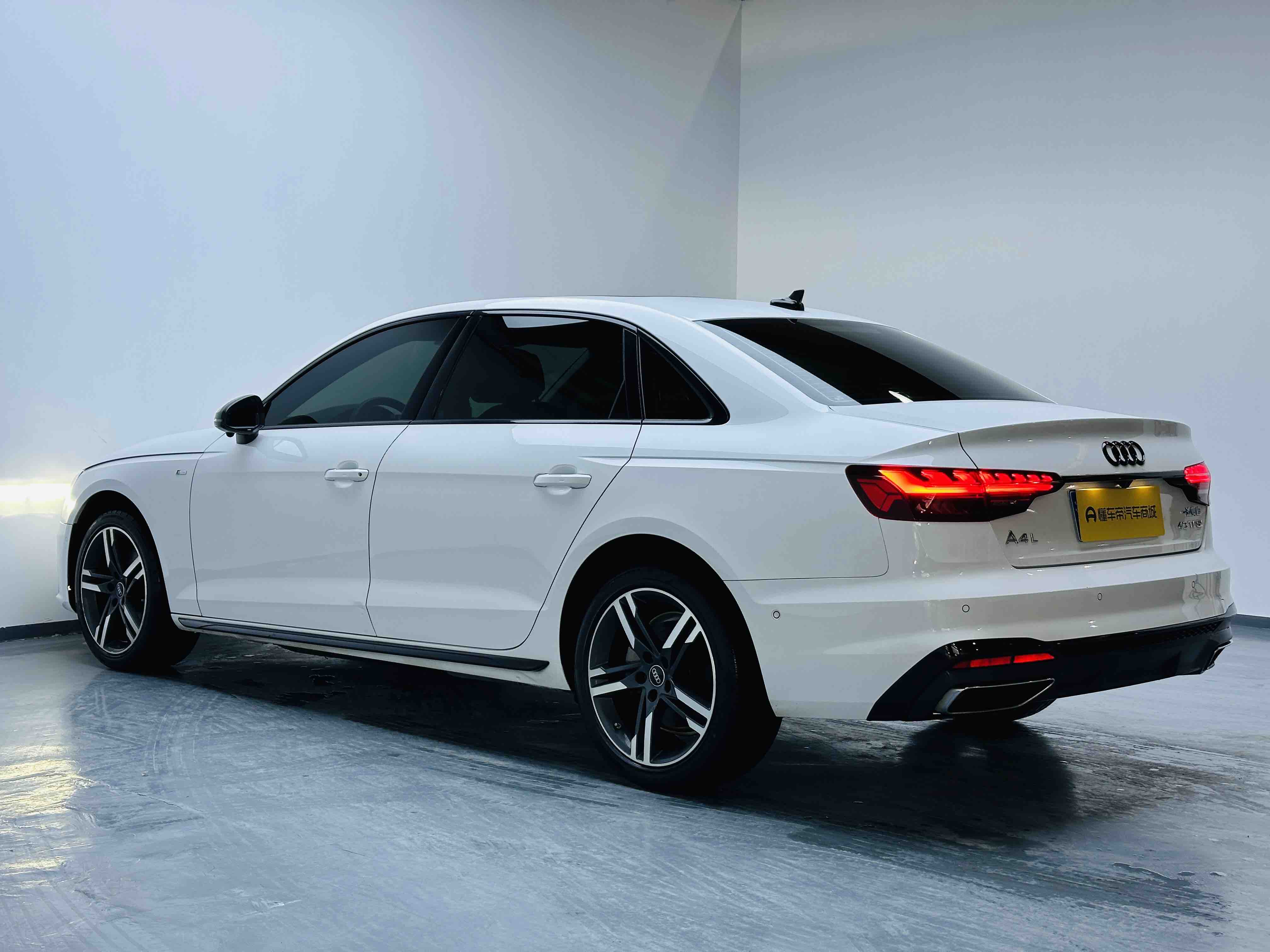 Audi A4L 2022 immagine di auto #21