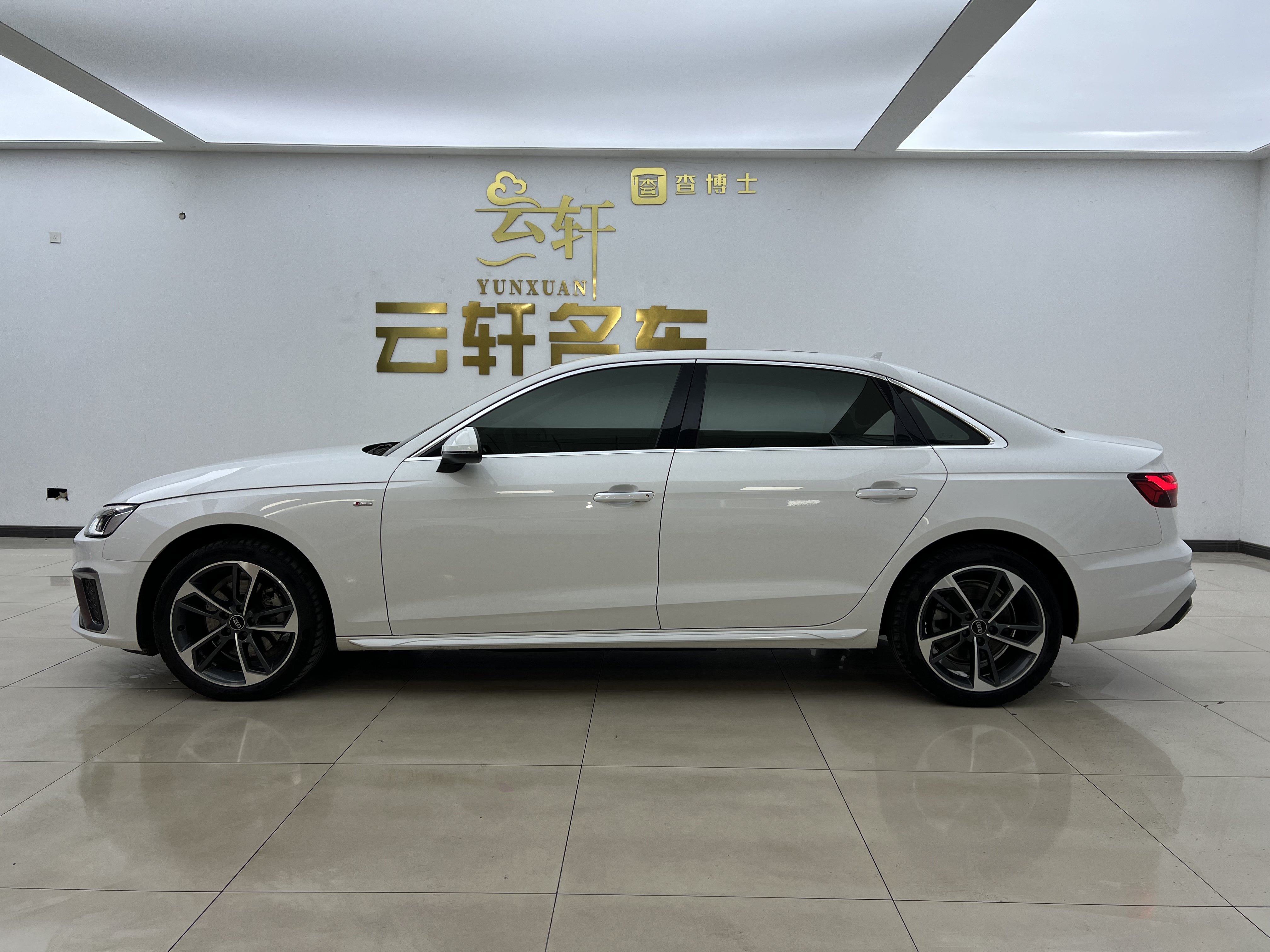 Audi A4L 2022 car image #21