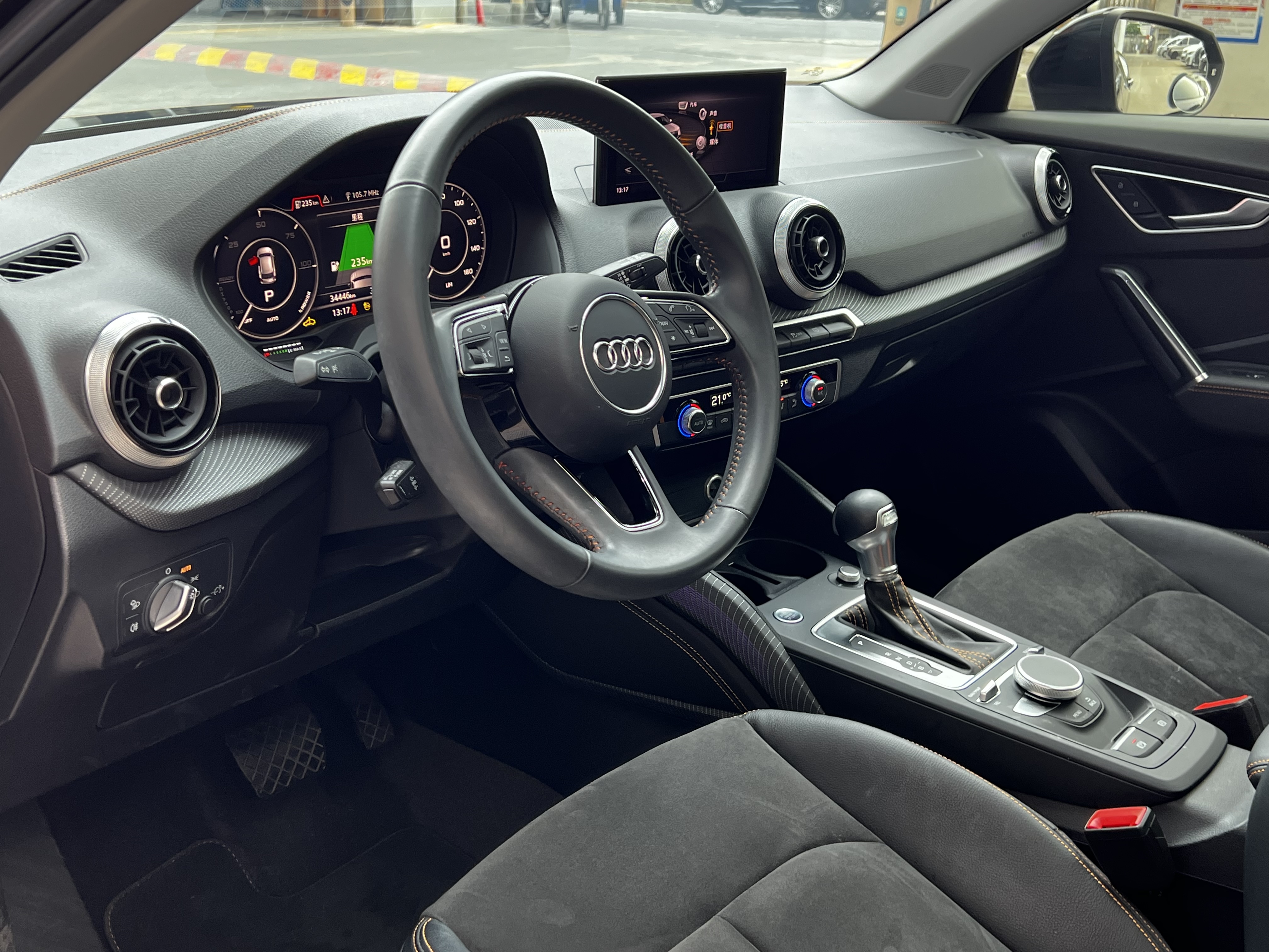 Audi Q2L e-tron 2022 immagine di auto #21