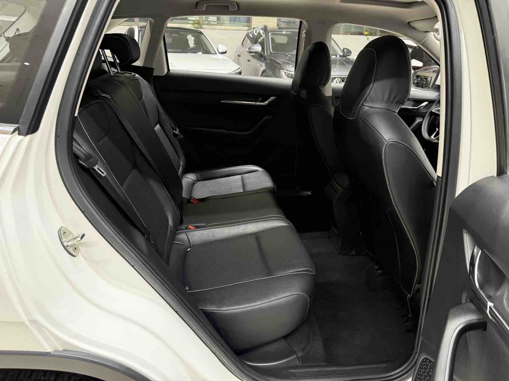 Skoda Kamiq 2022 imagen de coche #21