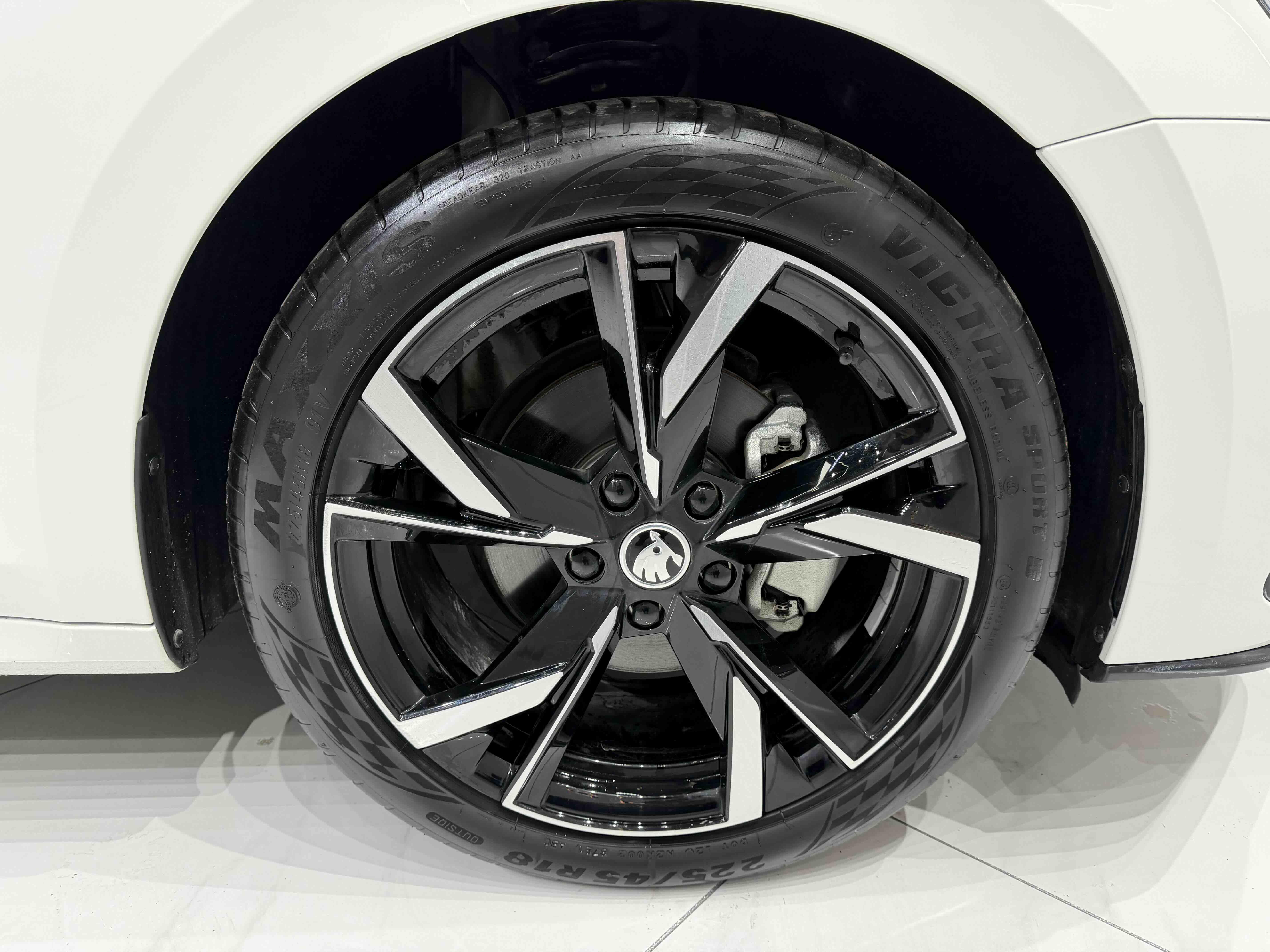 Skoda Octavia 2021 car image #21