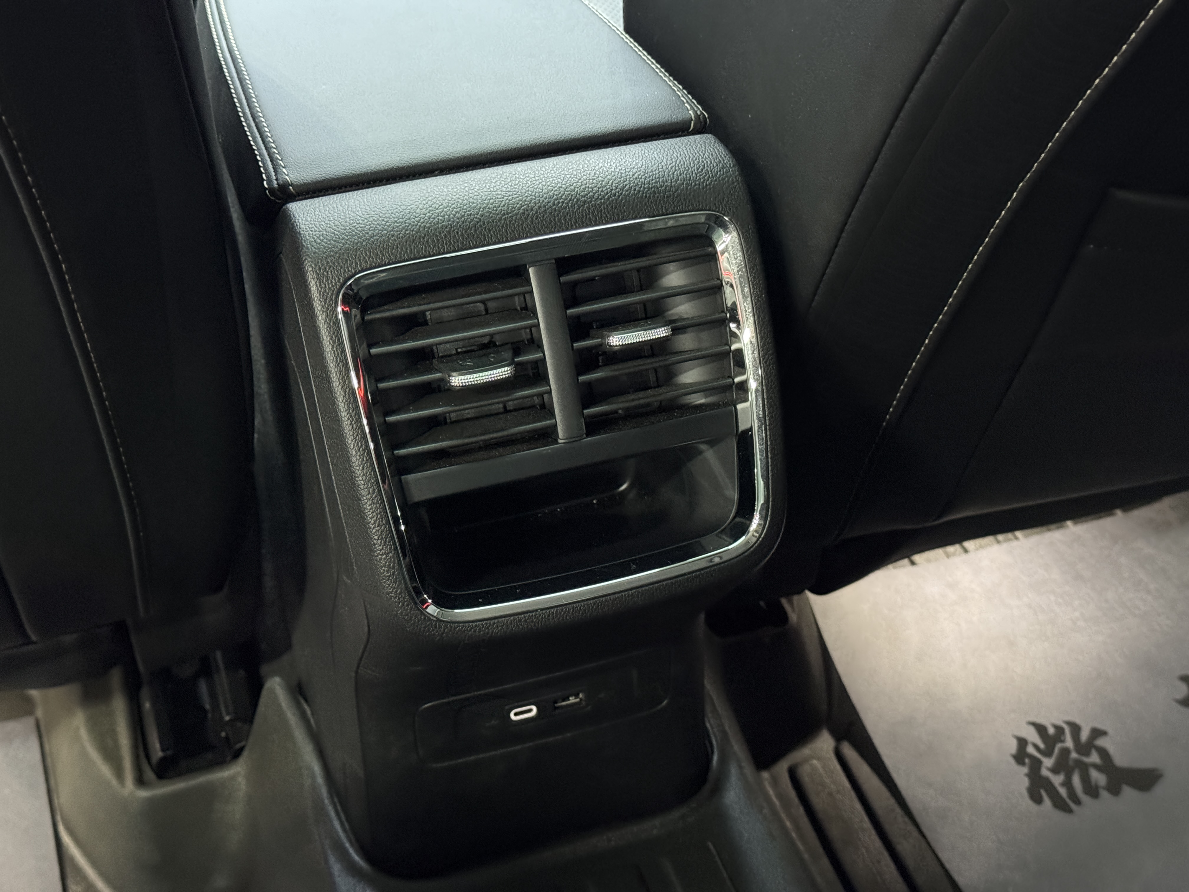 Skoda Octavia 2023 car image #21