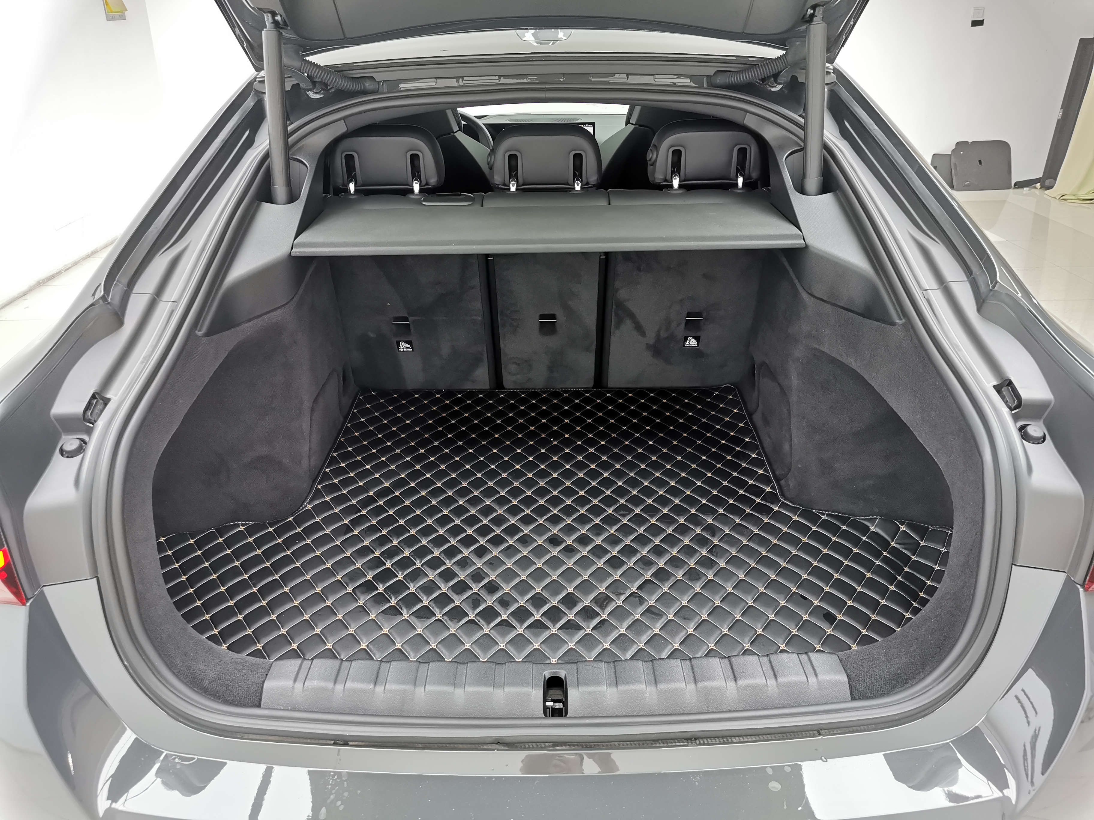 BMW i4 M50 2023 #21 BMW i4 M50 2023 car image #21