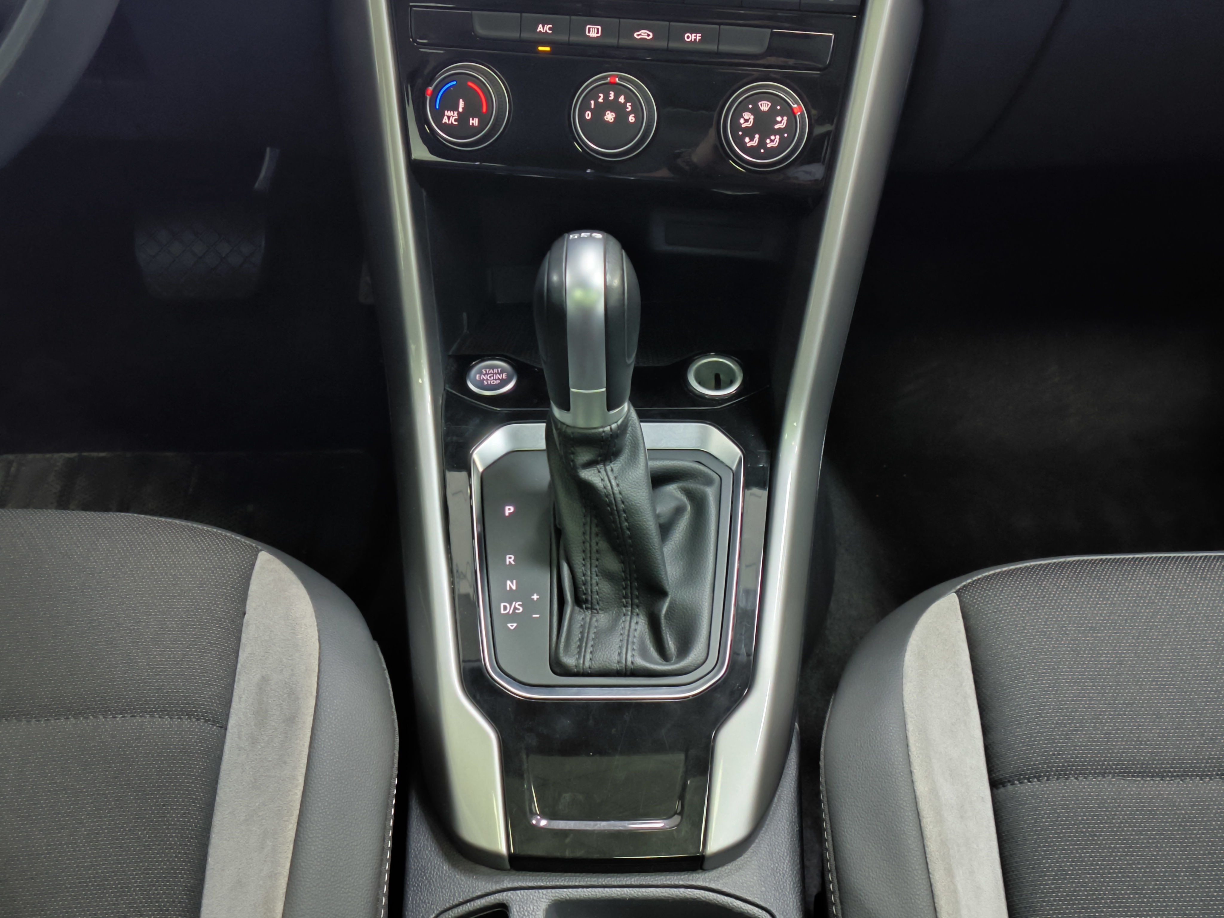 Volkswagen T-Roc 2022 car image #21