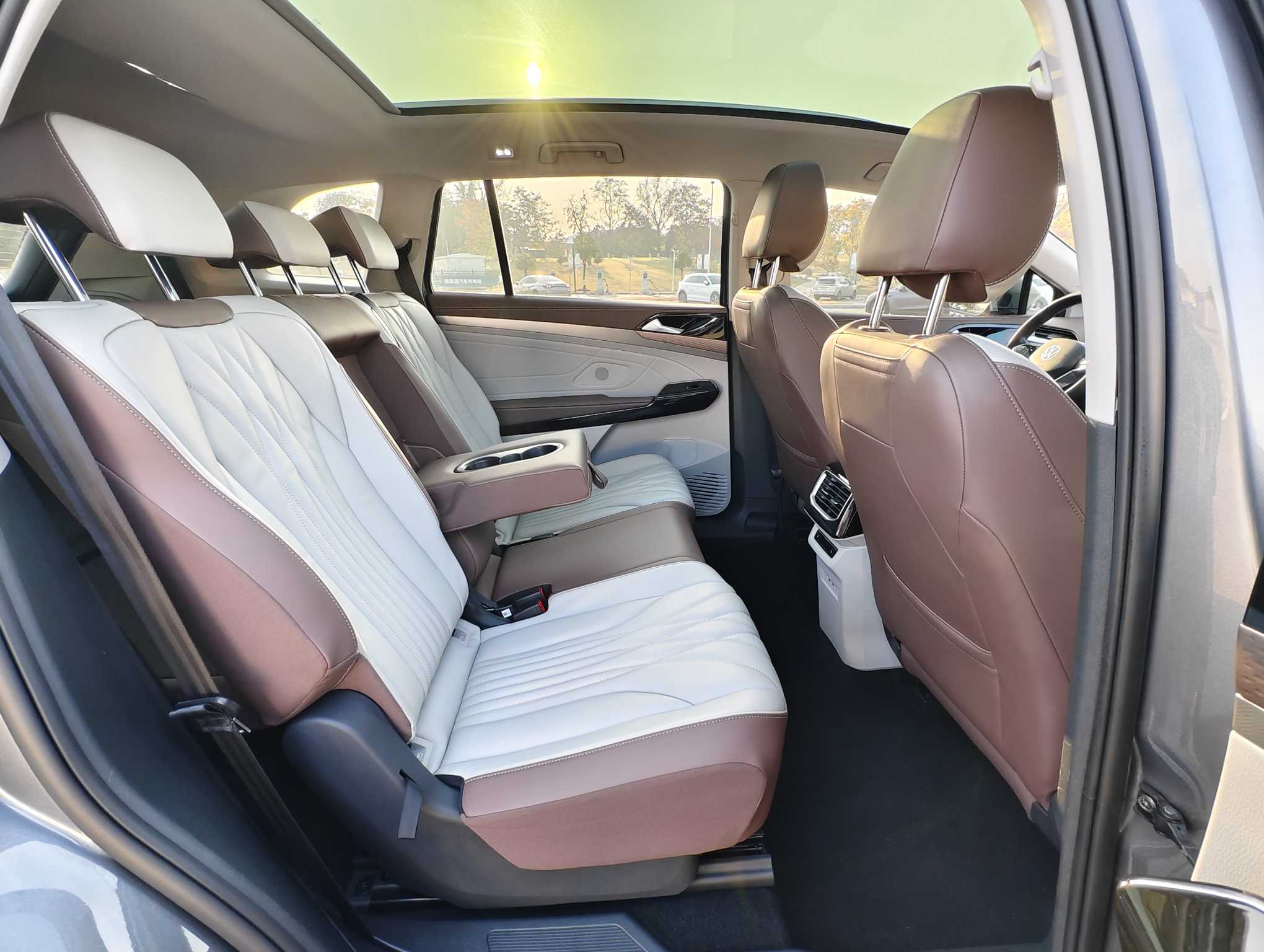 Volkswagen ID.6 X 2022 car image #21