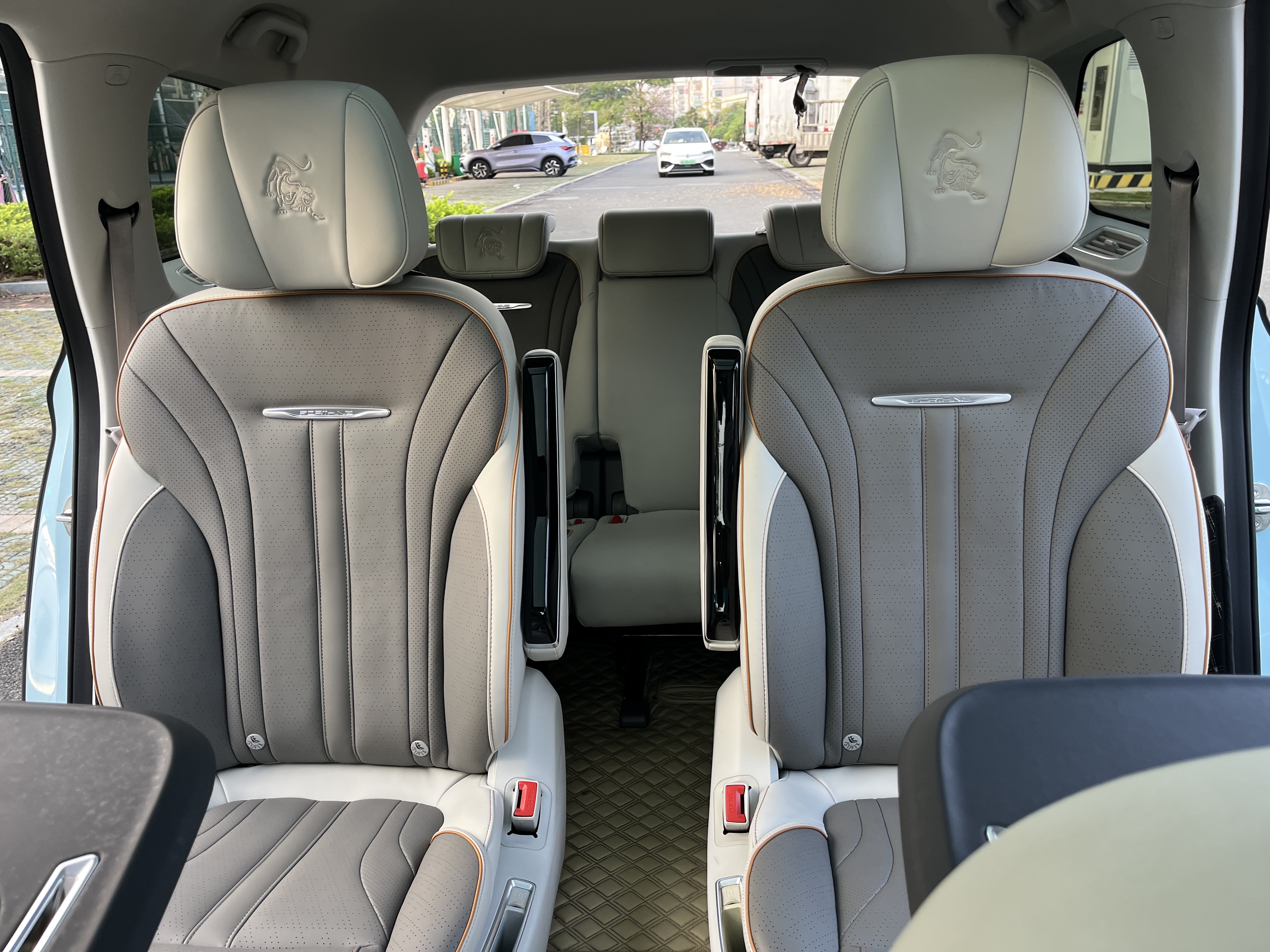 Forthing Yacht 2022 car image #21